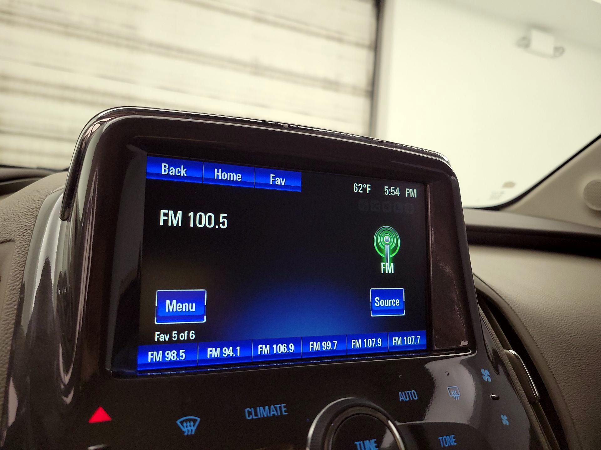 Thumbnail: 2015 Chevrolet Volt - 14