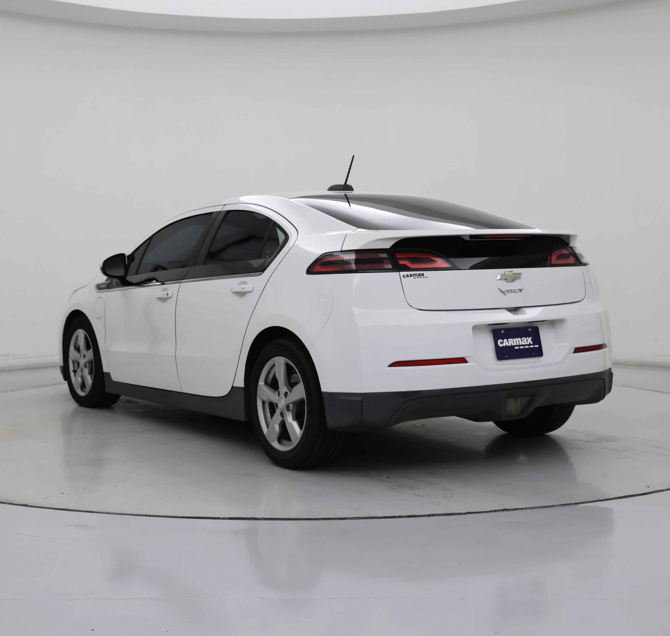 Thumbnail: 2015 Chevrolet Volt - 2