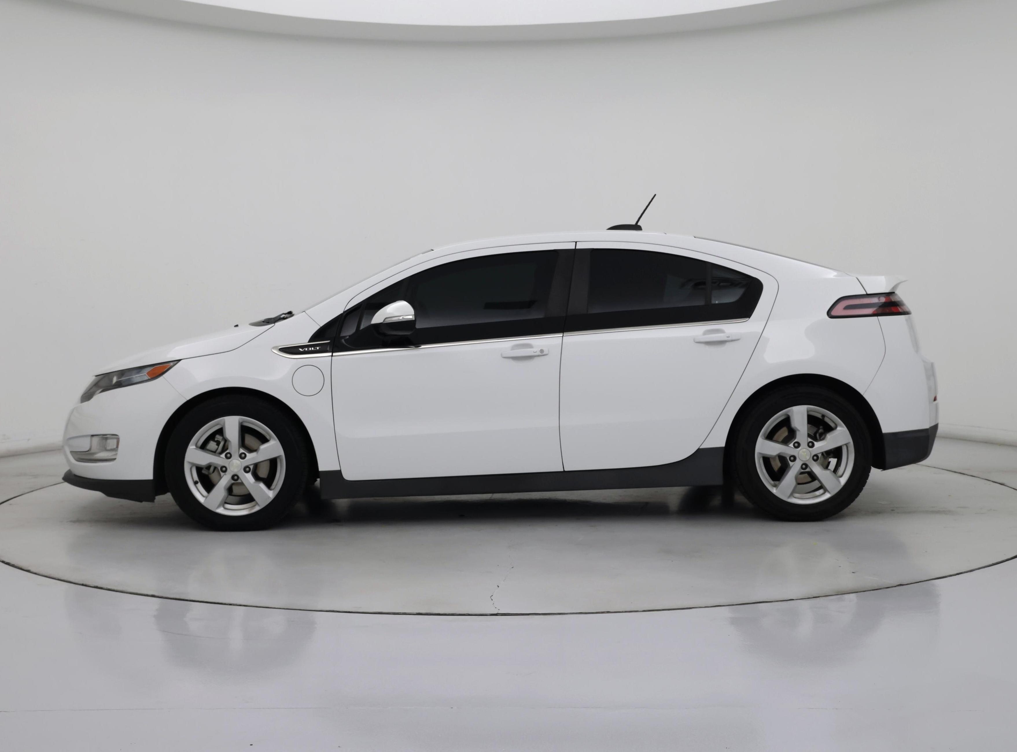 Thumbnail: 2015 Chevrolet Volt - 3