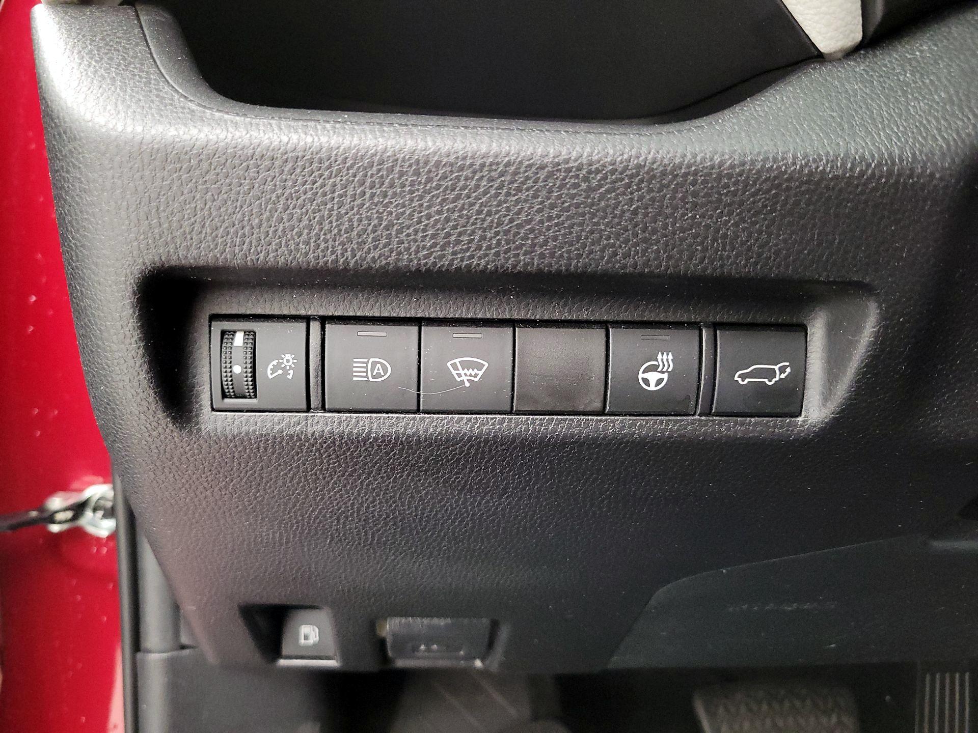 Thumbnail: 2021 Toyota RAV4 - 13