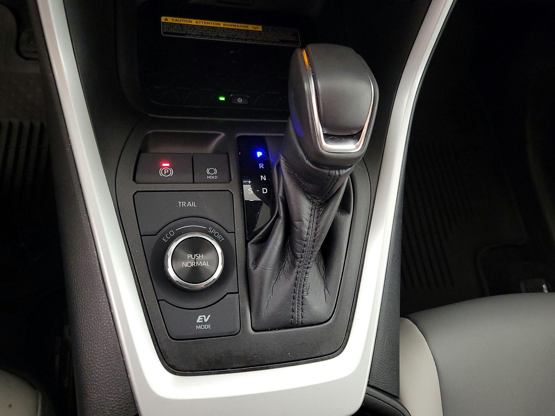 Thumbnail: 2021 Toyota RAV4 - 17