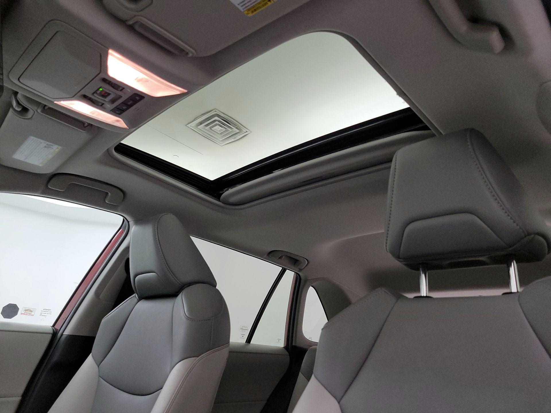 Thumbnail: 2021 Toyota RAV4 - 19