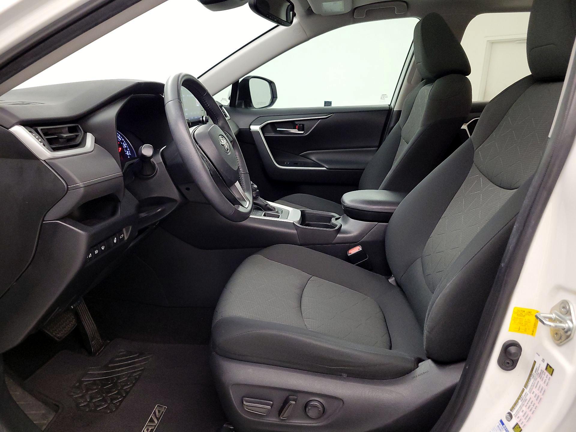 Thumbnail: 2019 Toyota RAV4 - 11