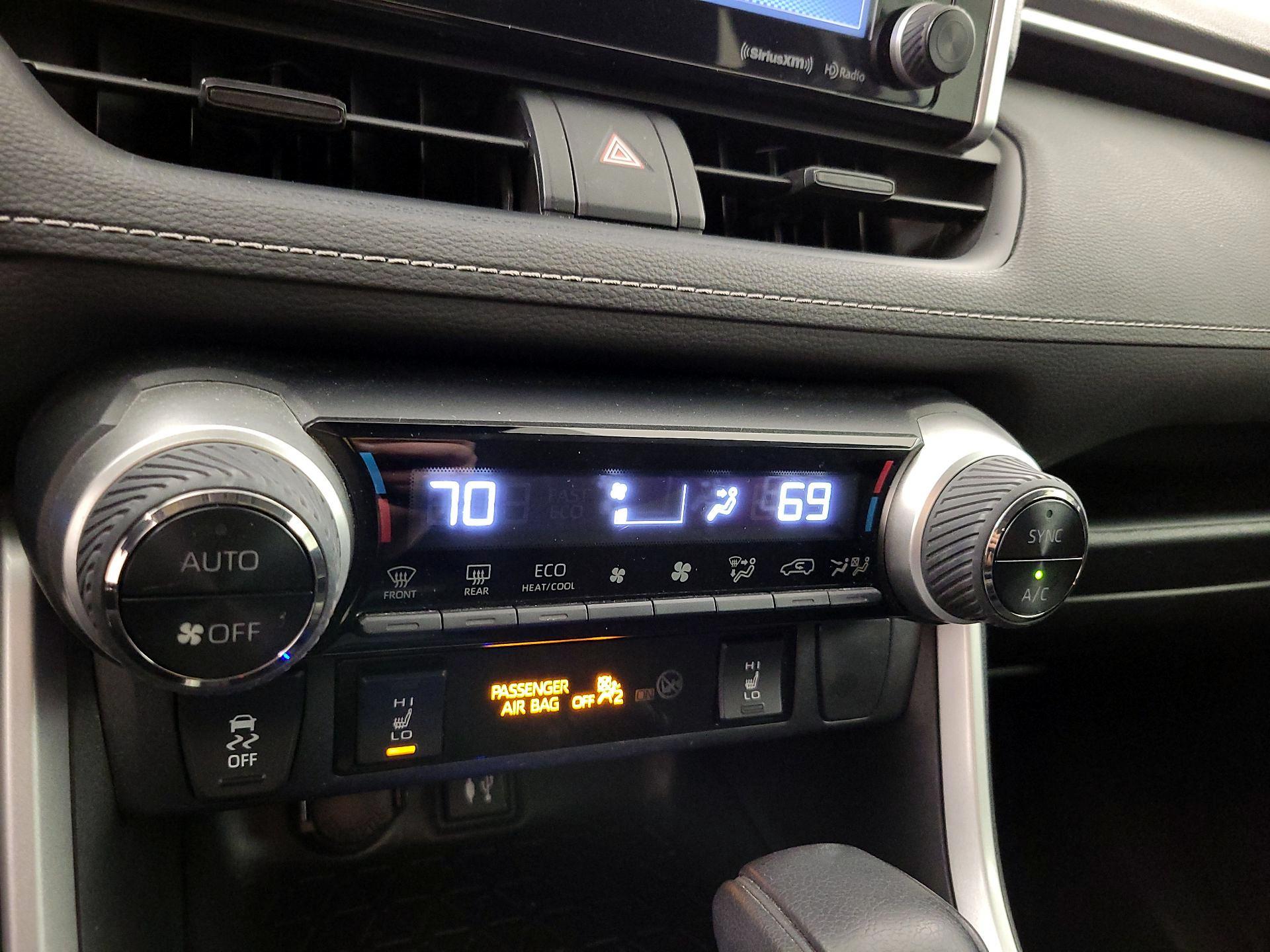 Thumbnail: 2019 Toyota RAV4 - 16