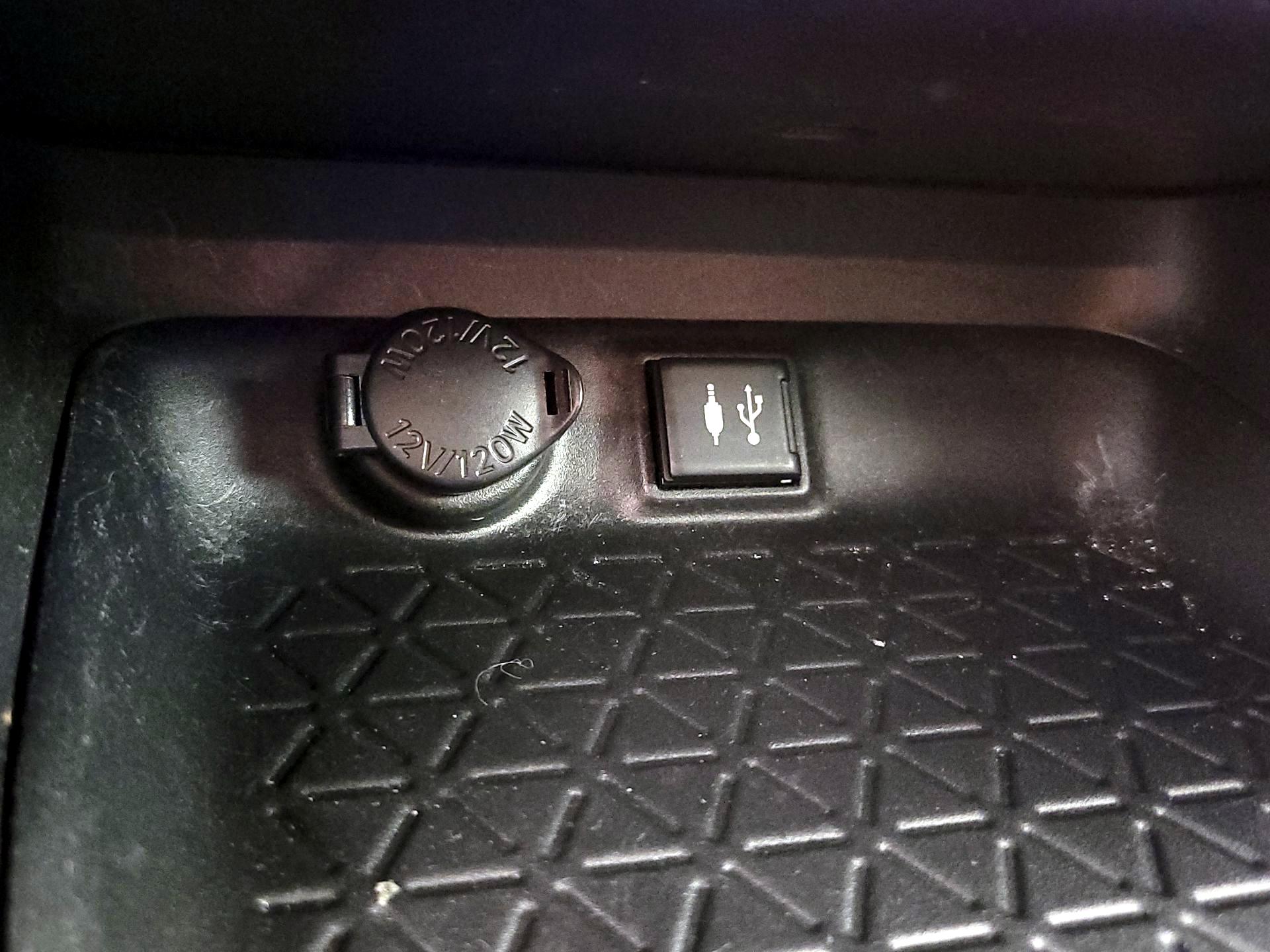 Thumbnail: 2019 Toyota RAV4 - 18