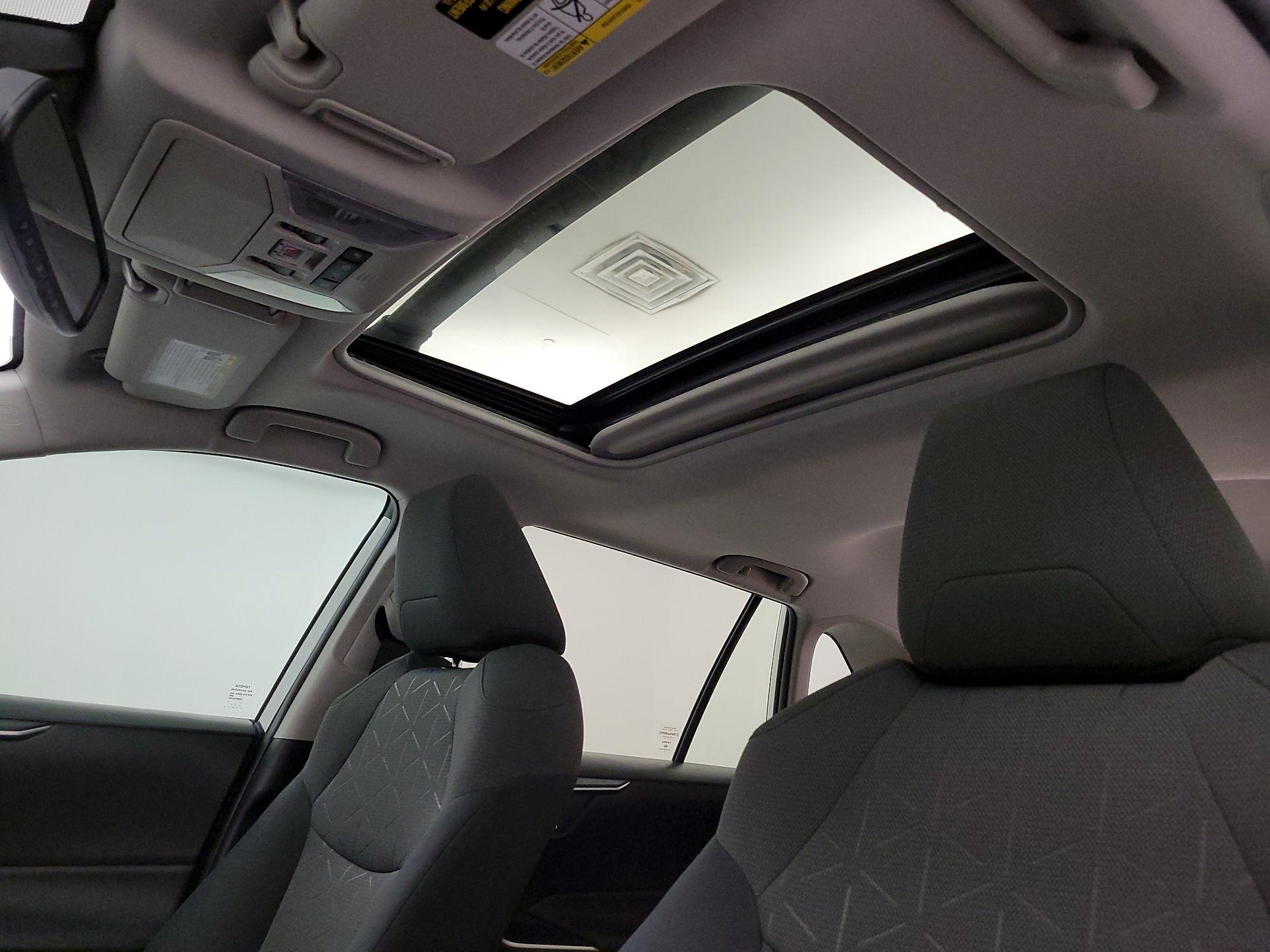 Thumbnail: 2019 Toyota RAV4 - 19