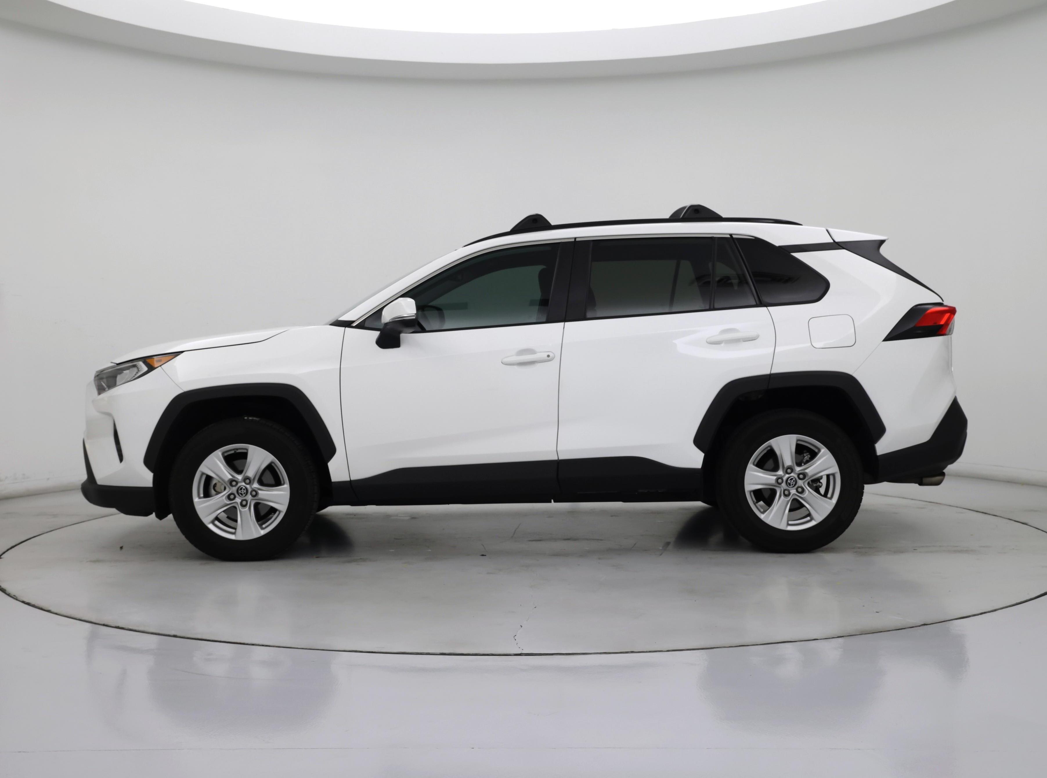 Thumbnail: 2019 Toyota RAV4 - 3