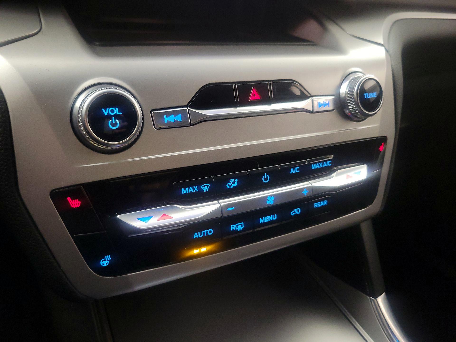 Thumbnail: 2022 Ford Explorer - 16