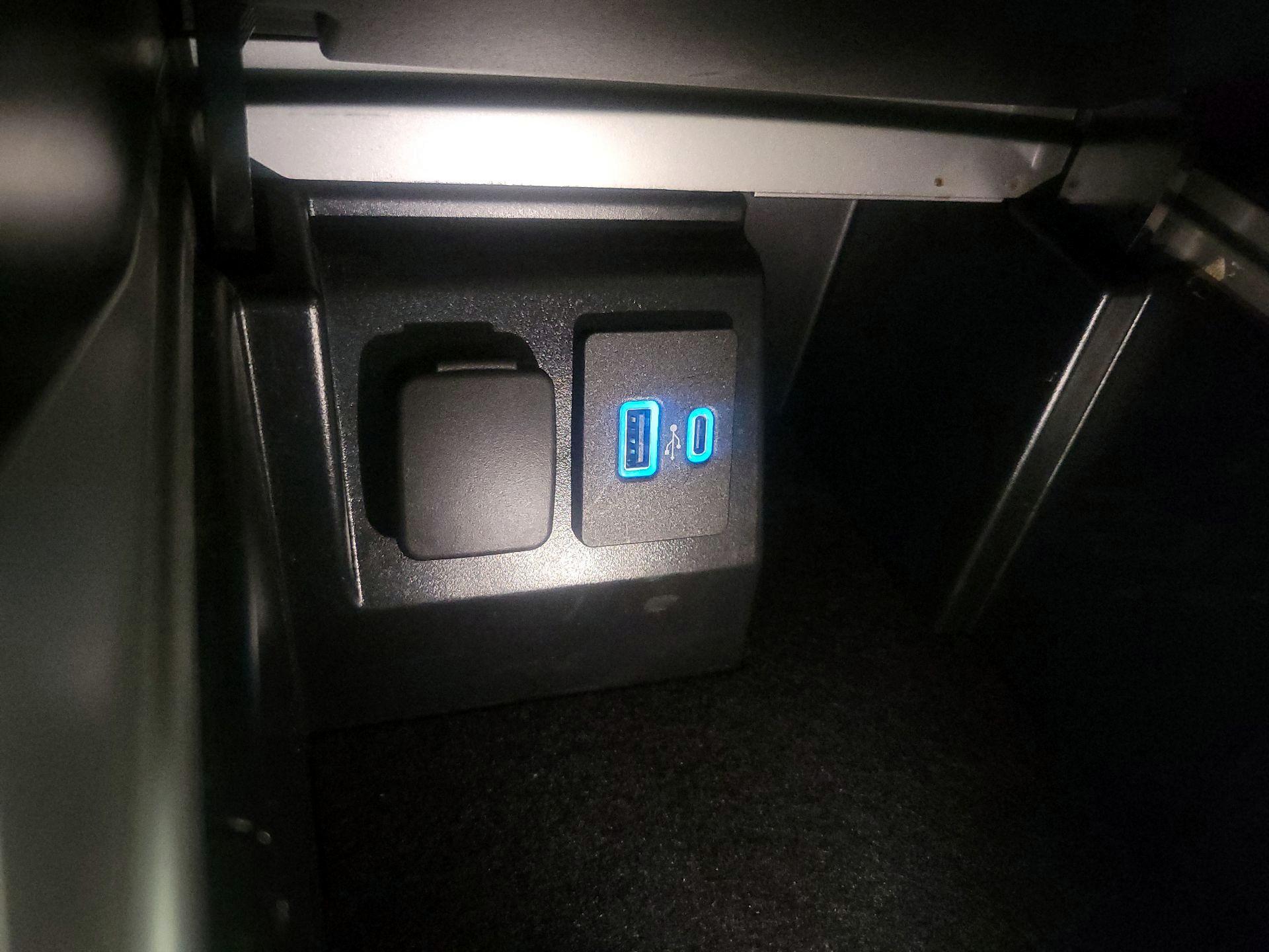 Thumbnail: 2022 Ford Explorer - 18