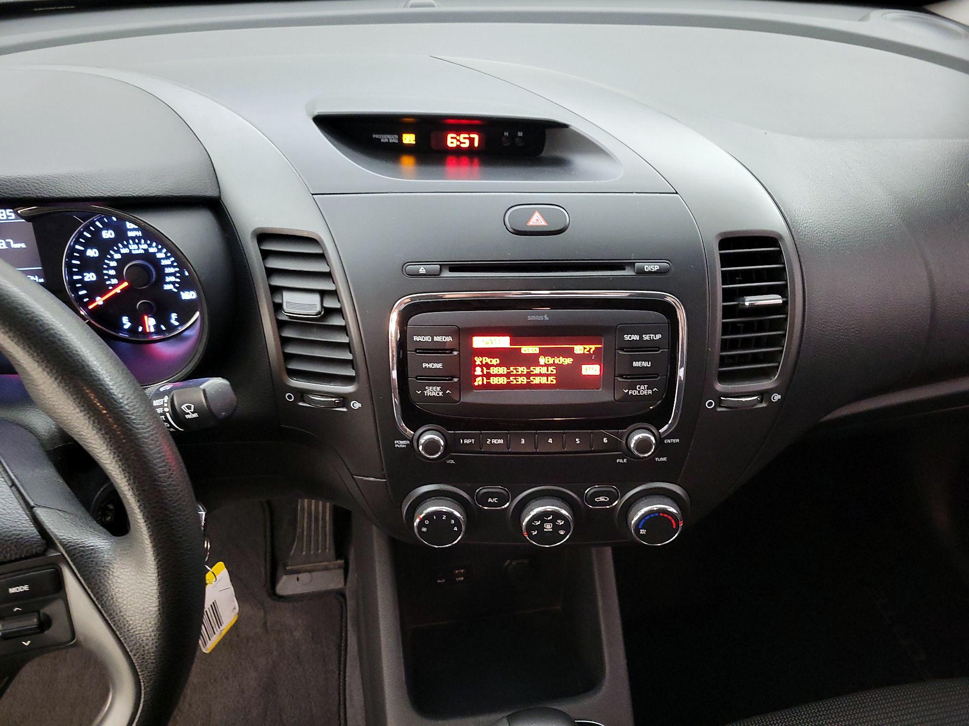 Thumbnail: 2017 Kia Forte - 9