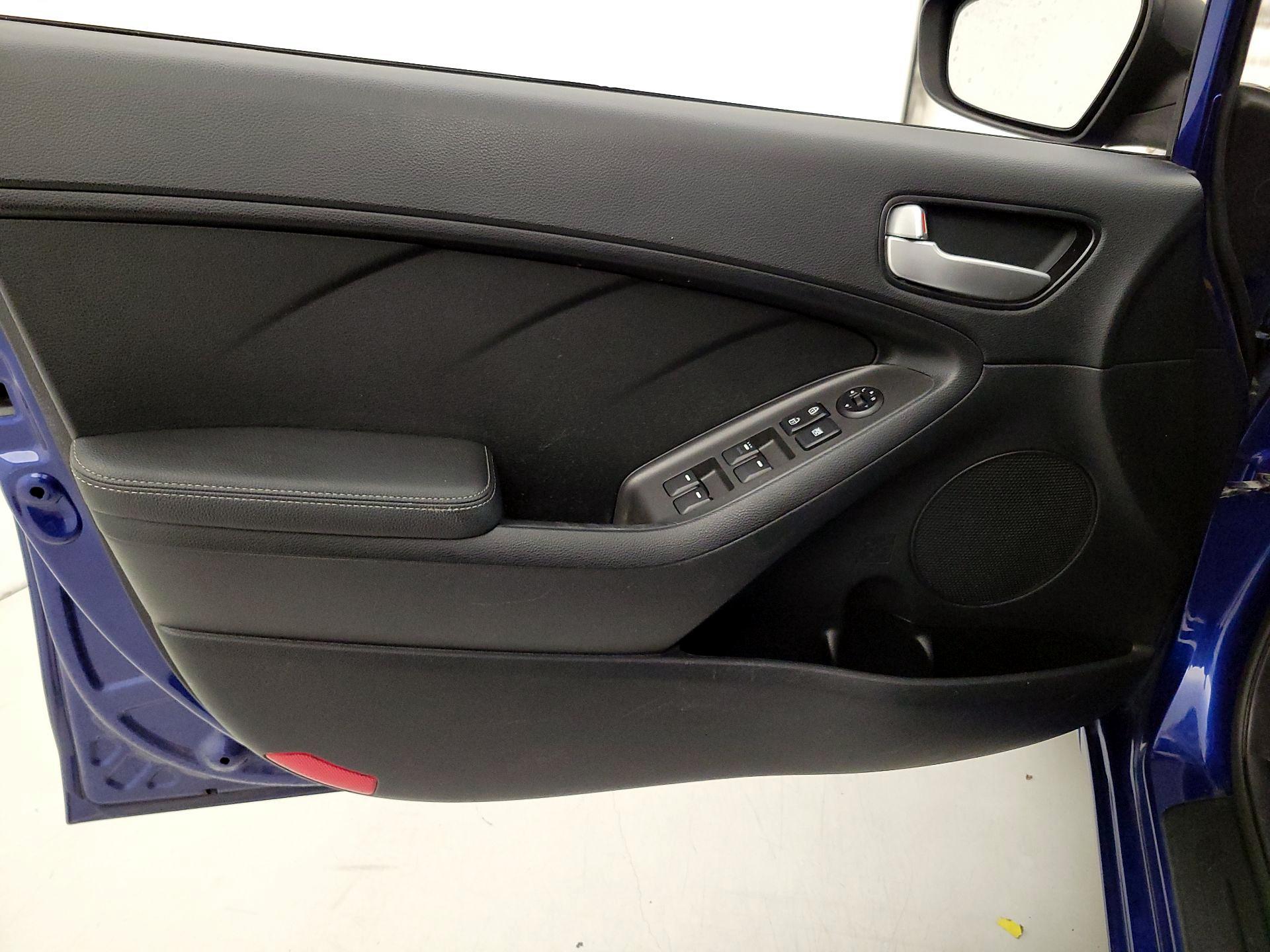 Thumbnail: 2017 Kia Forte - 12