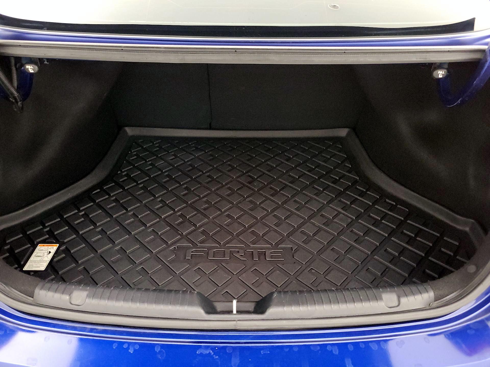 Thumbnail: 2017 Kia Forte - 19