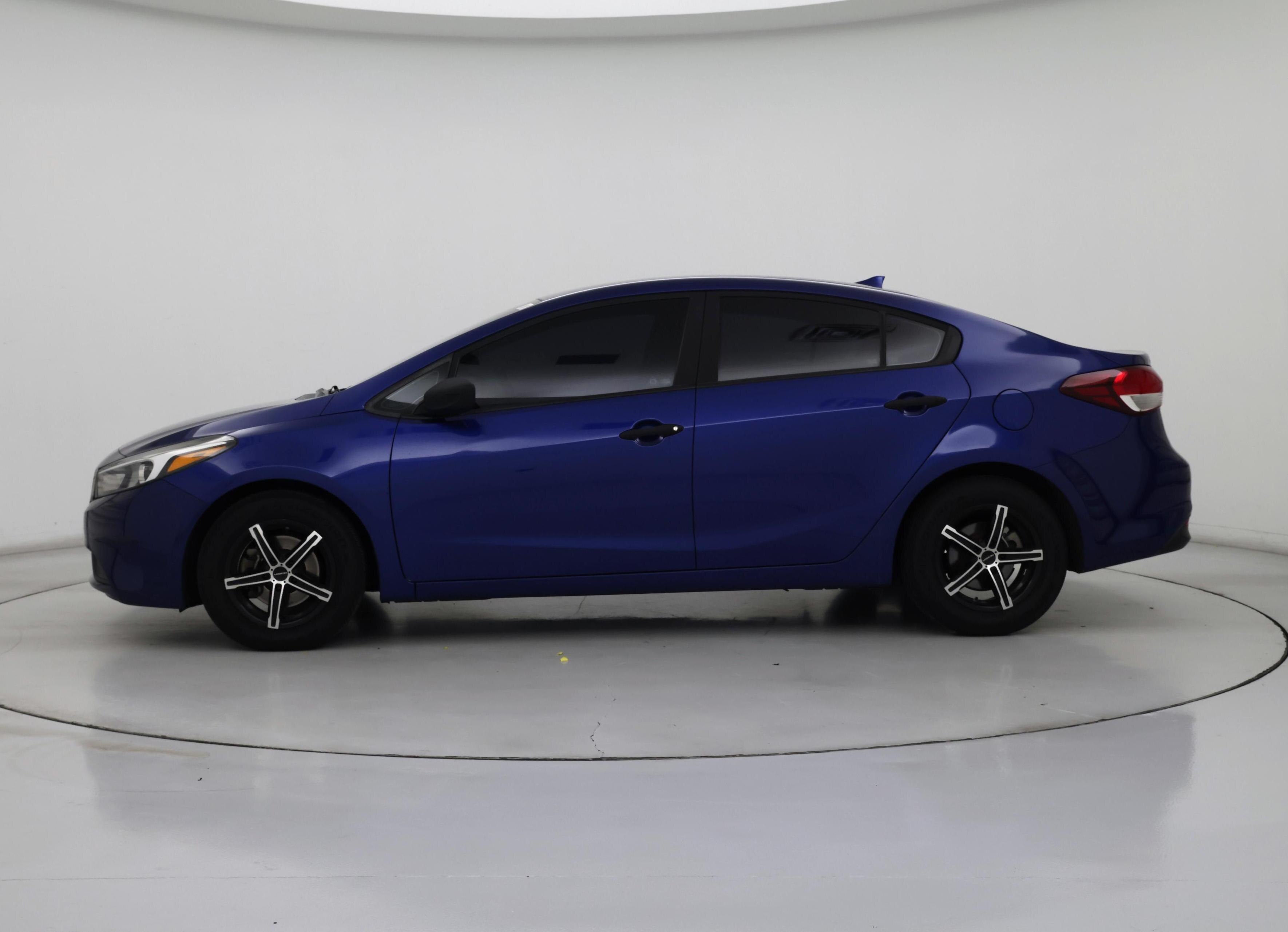 Thumbnail: 2017 Kia Forte - 3