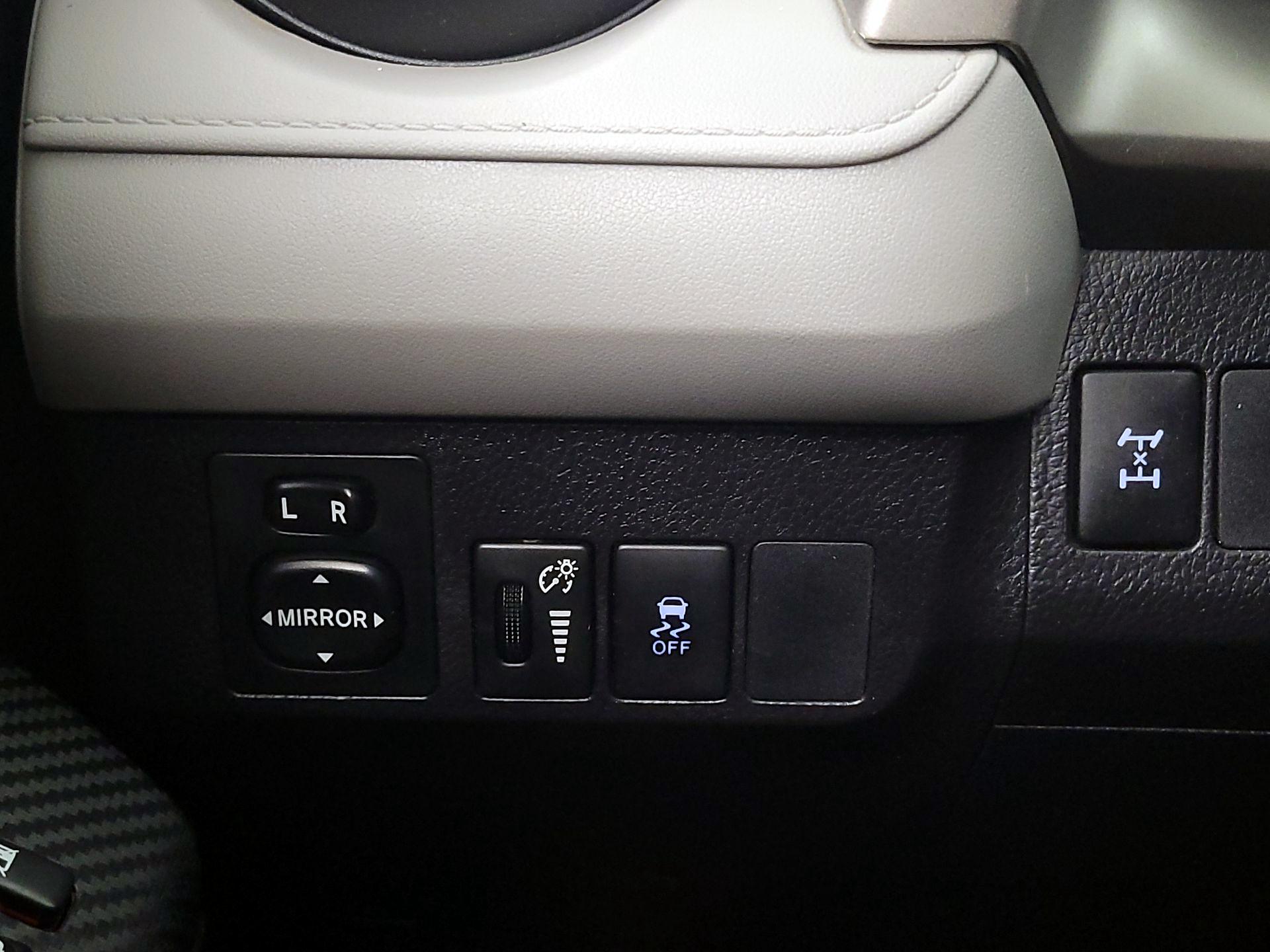 Thumbnail: 2015 Toyota RAV4 - 13