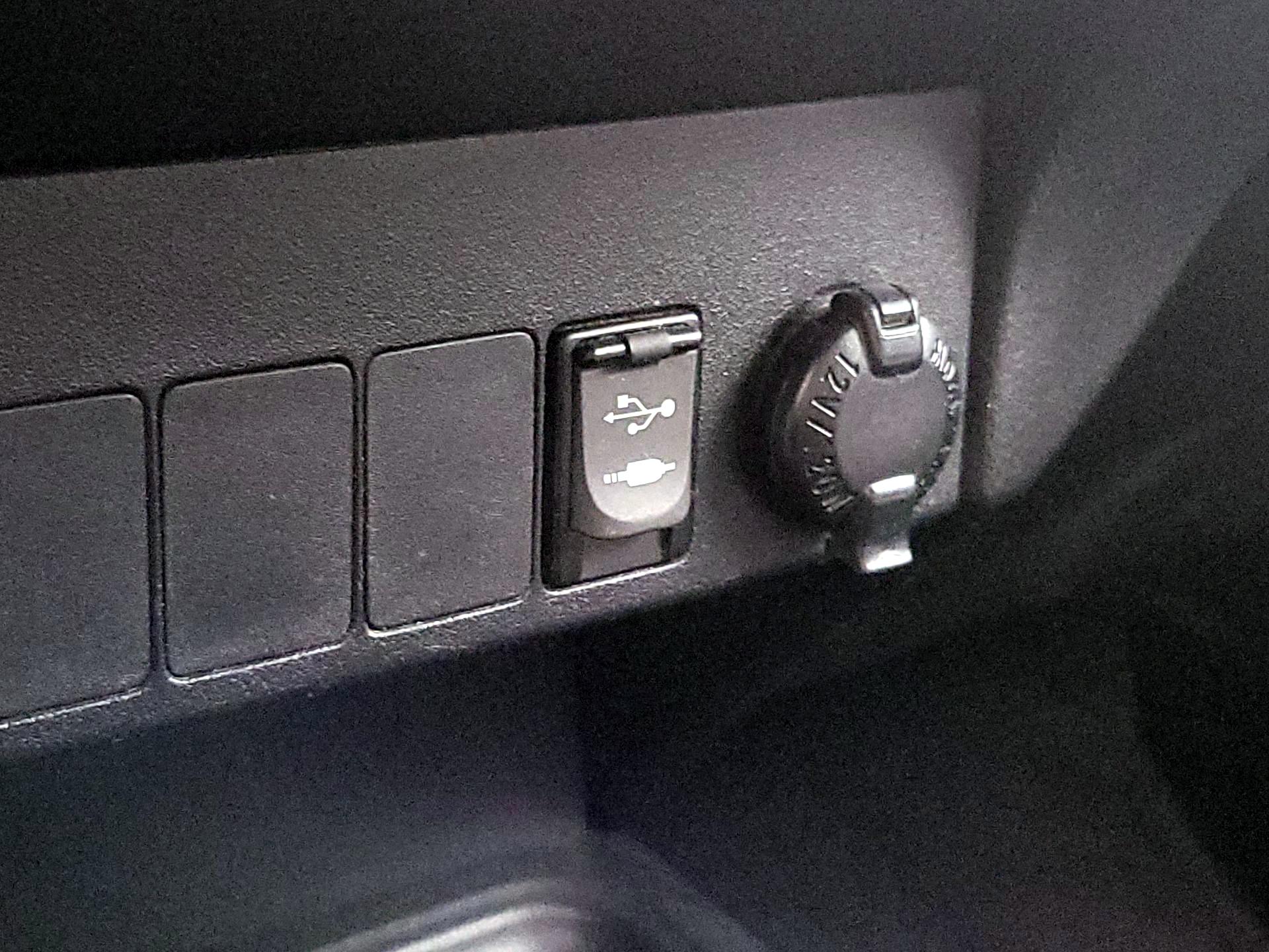 Thumbnail: 2015 Toyota RAV4 - 18