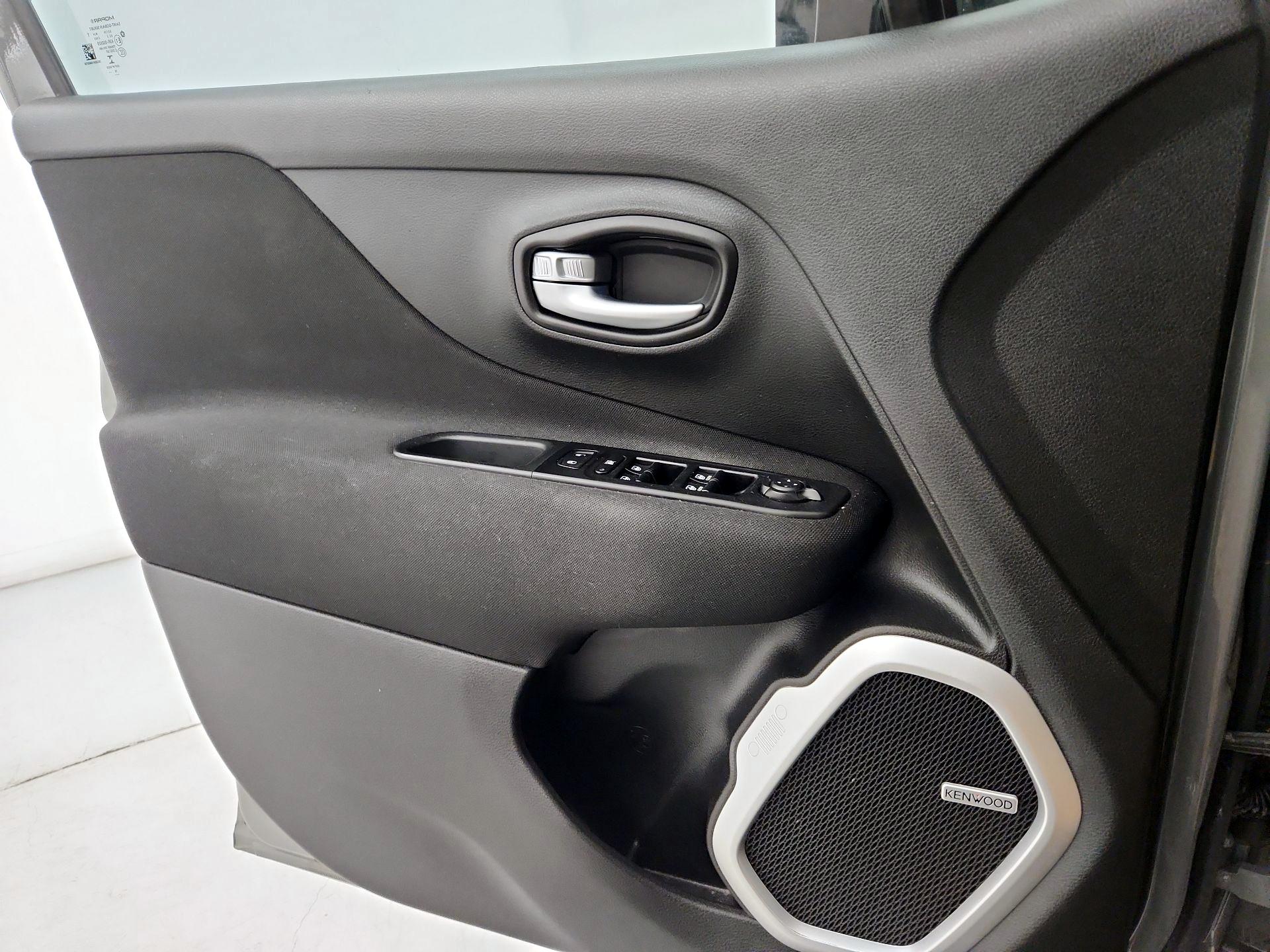 Thumbnail: 2020 Jeep Renegade - 12