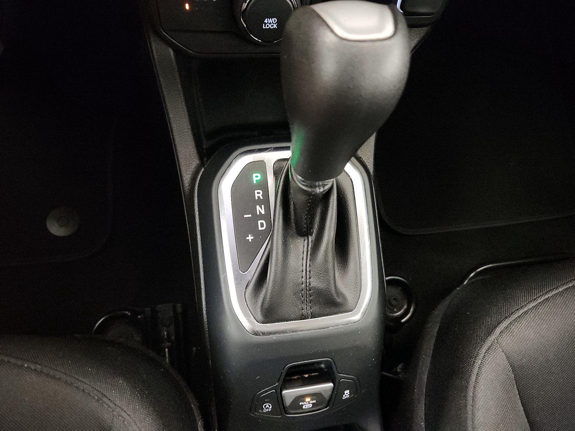 Thumbnail: 2020 Jeep Renegade - 17