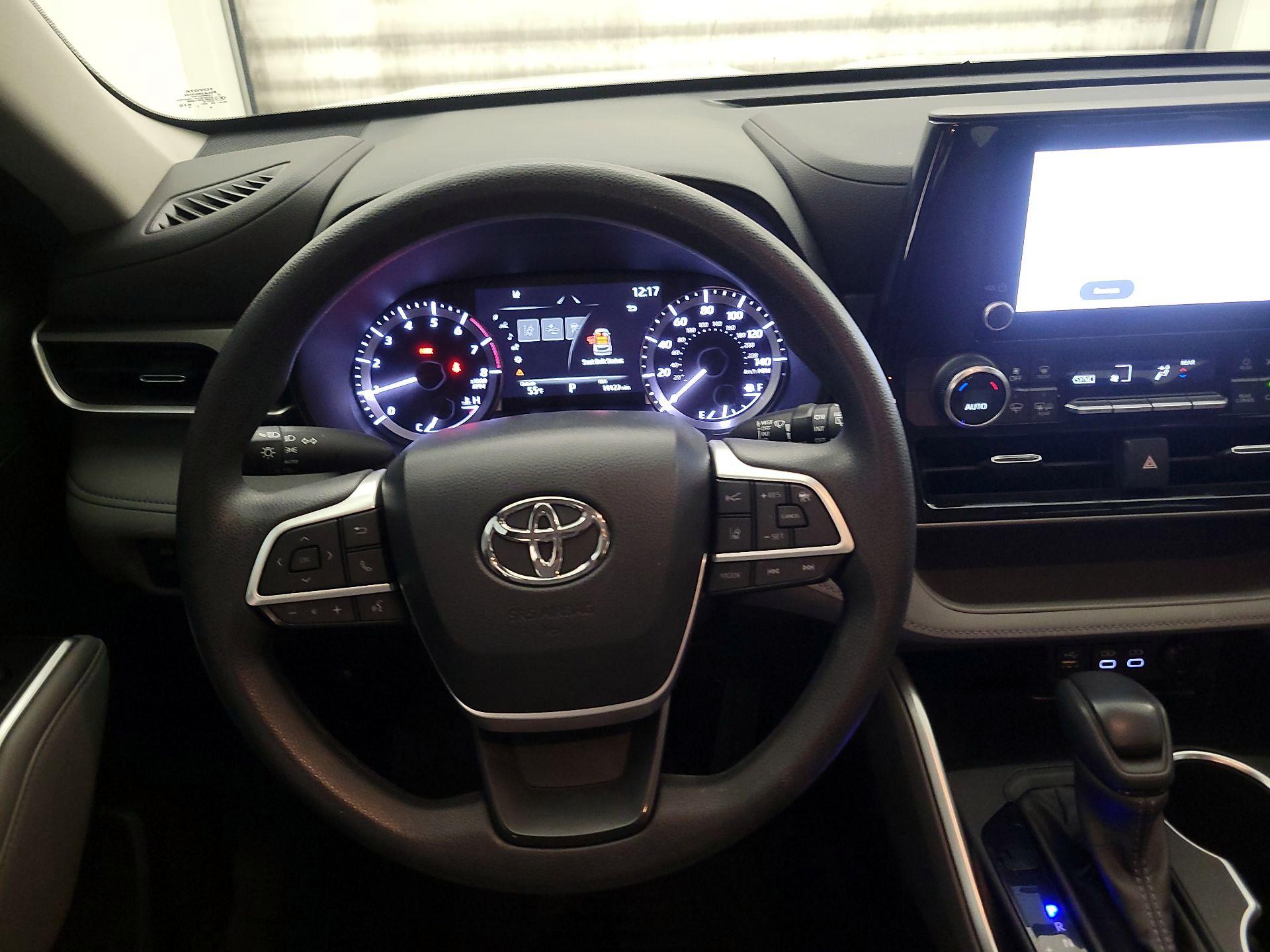 Thumbnail: 2023 Toyota Highlander - 10