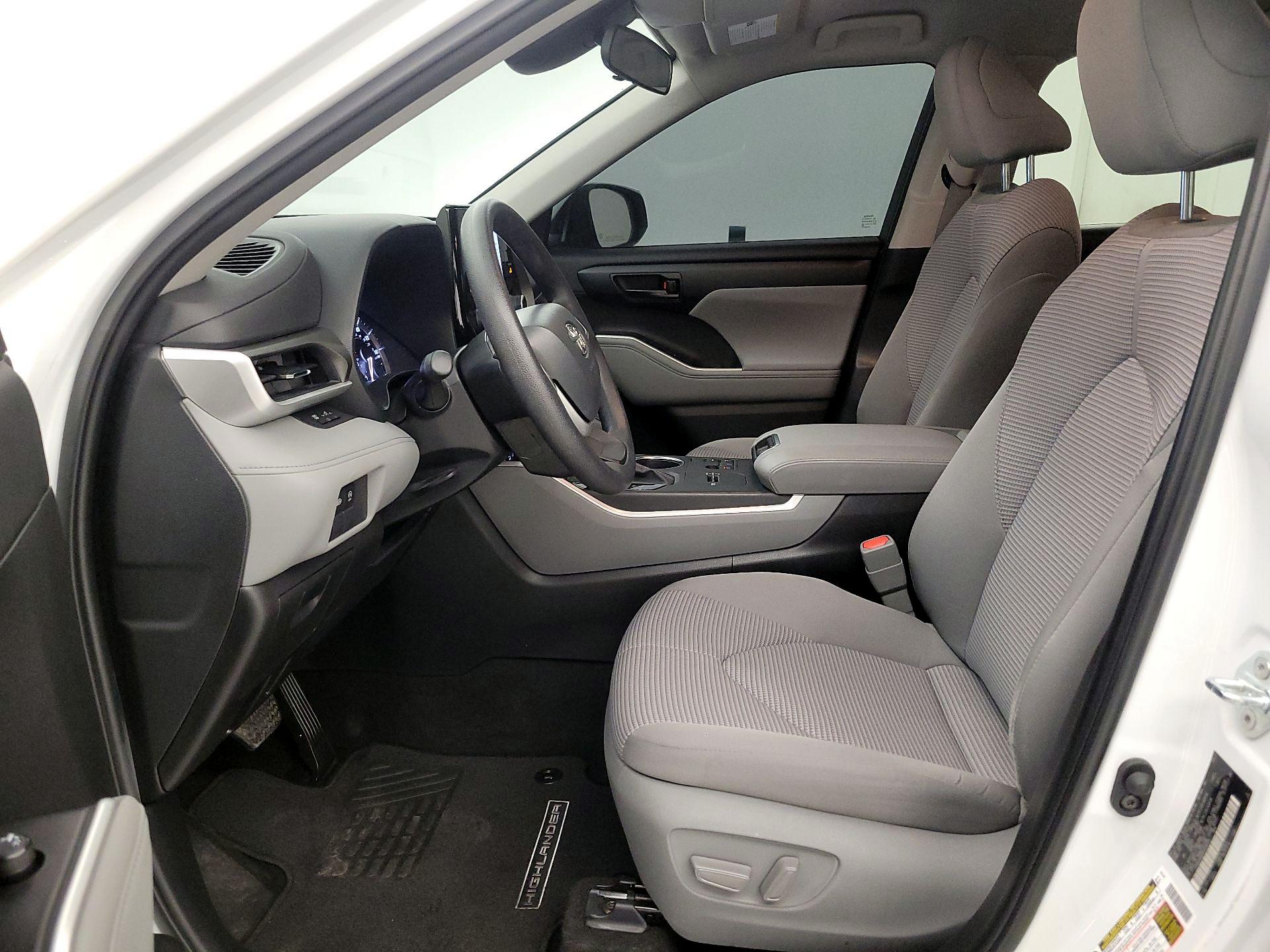 Thumbnail: 2023 Toyota Highlander - 11