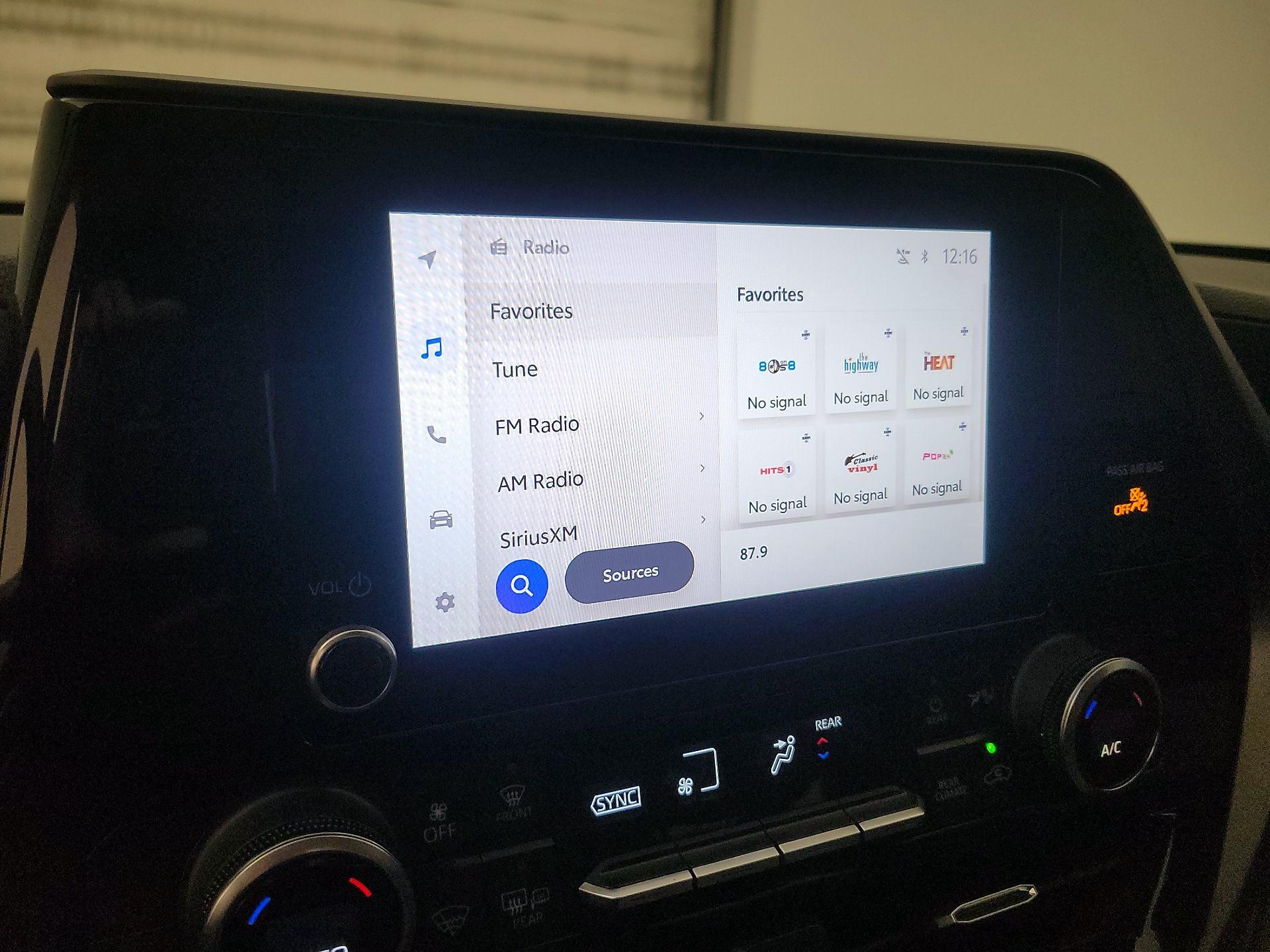 Thumbnail: 2023 Toyota Highlander - 15