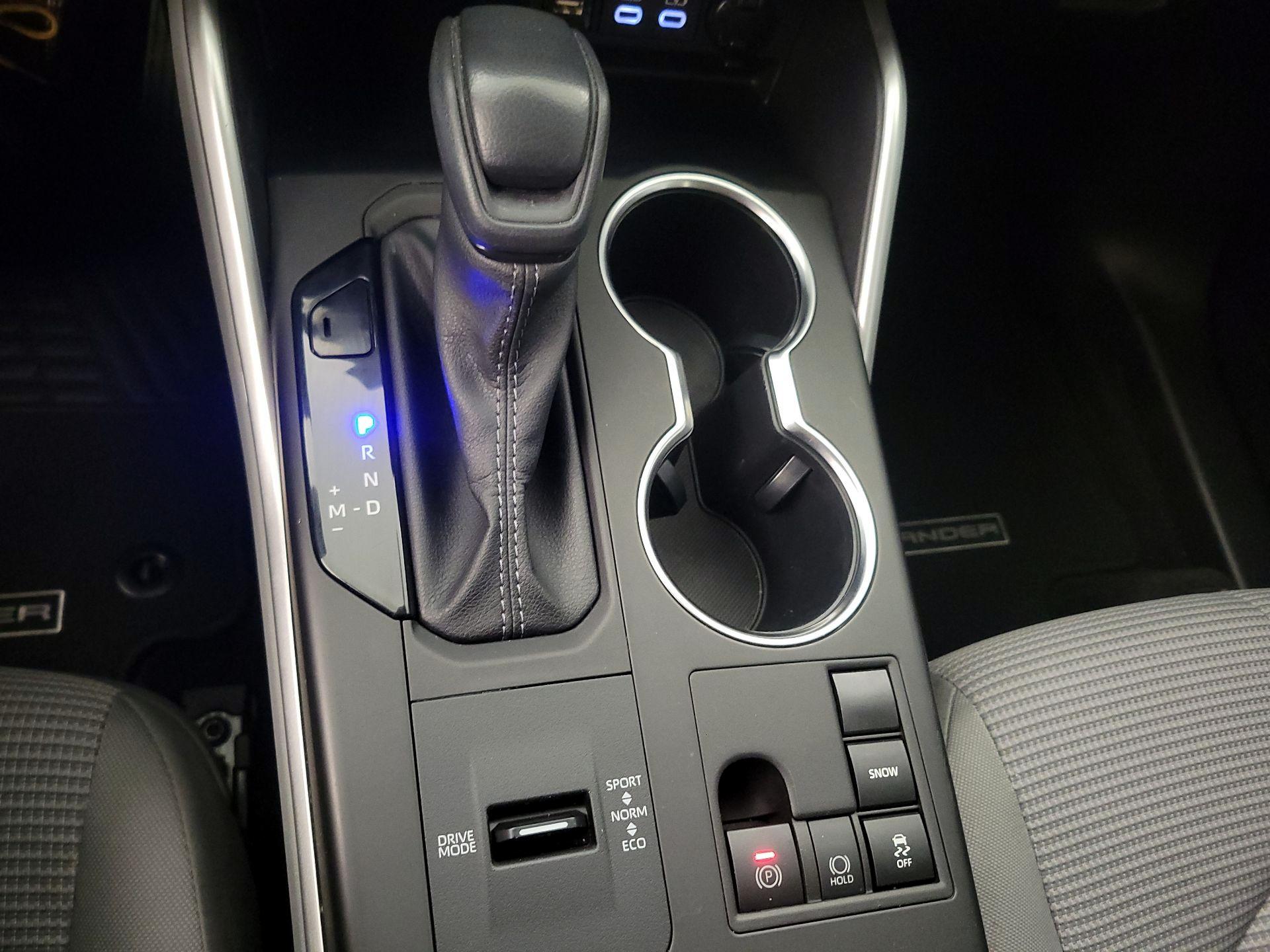 Thumbnail: 2023 Toyota Highlander - 17