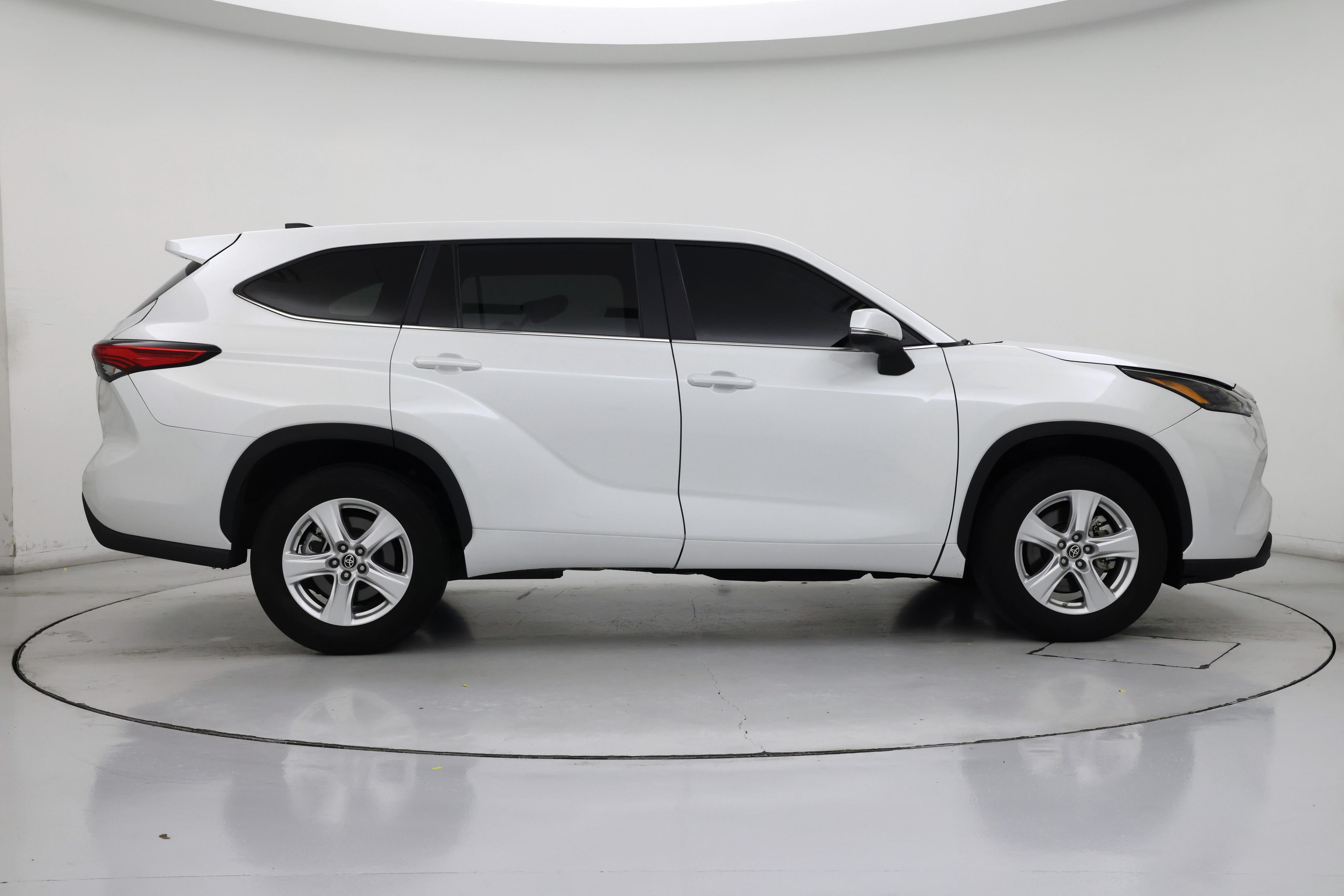 Thumbnail: 2023 Toyota Highlander - 7