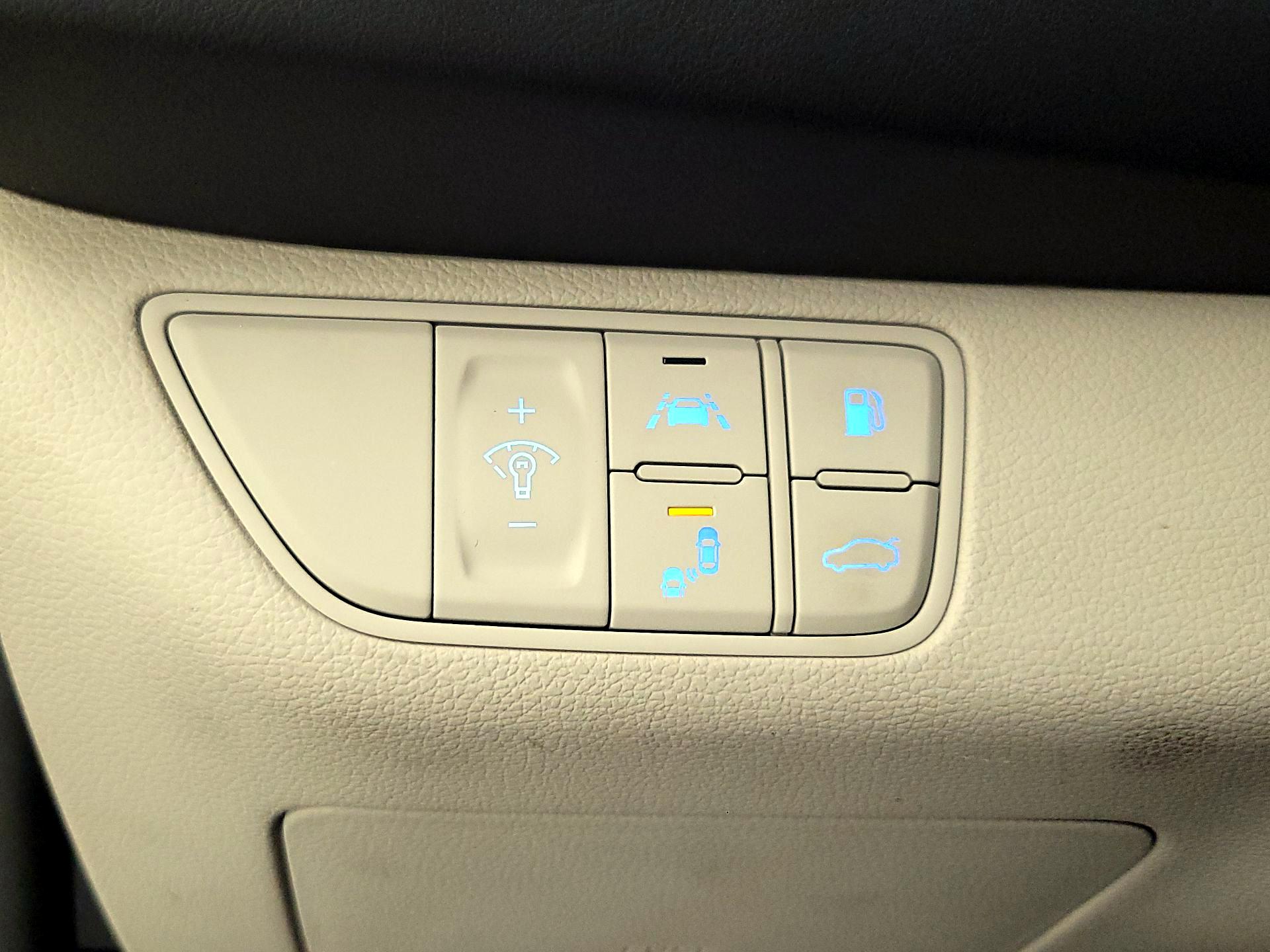 Thumbnail: 2019 Genesis G70 - 13