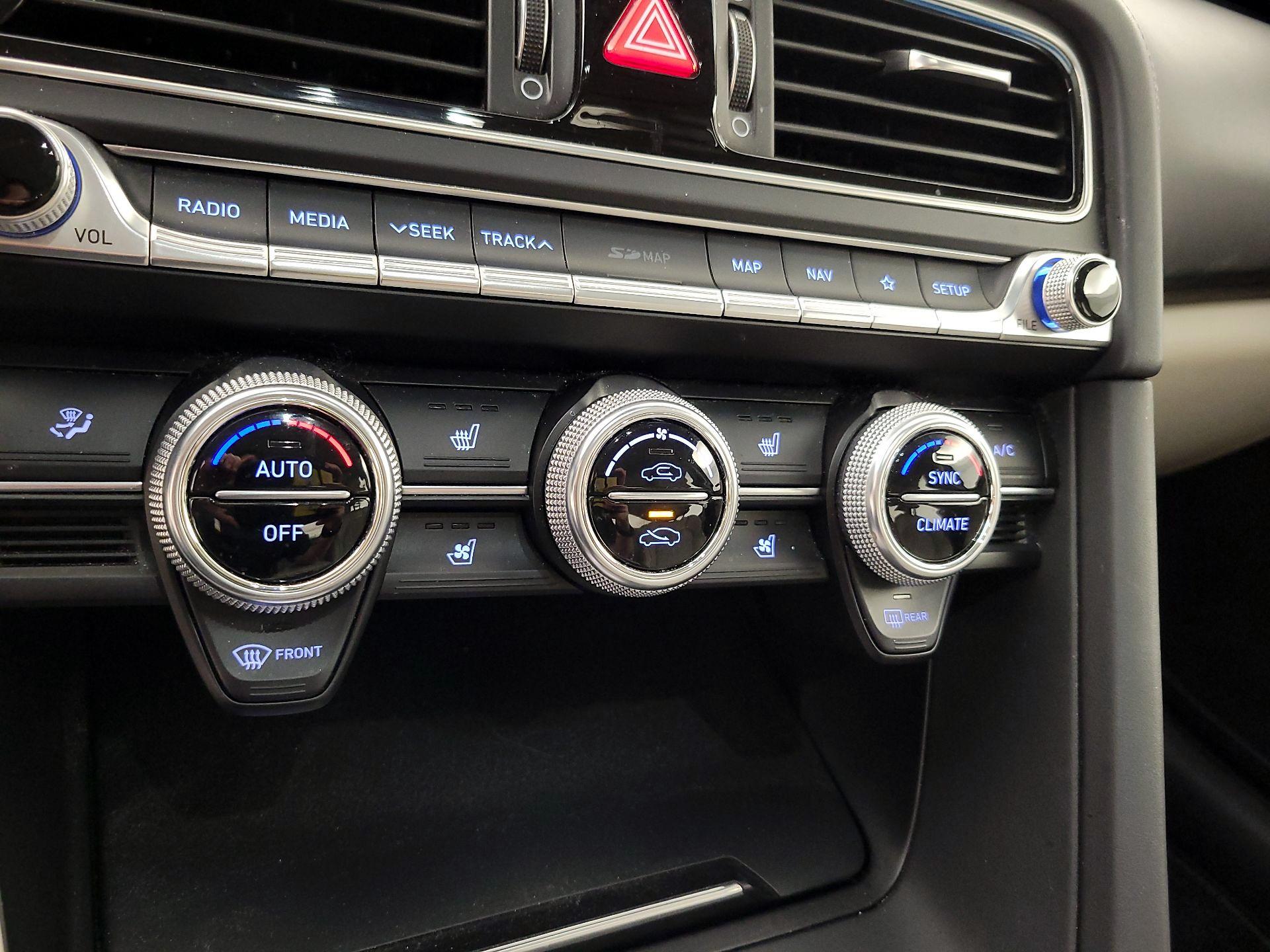 Thumbnail: 2019 Genesis G70 - 17