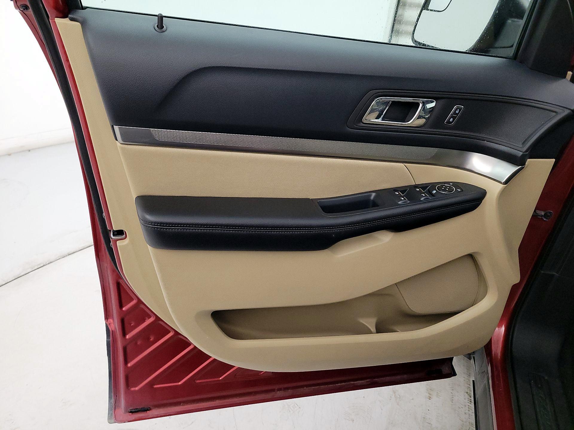 Thumbnail: 2016 Ford Explorer - 12