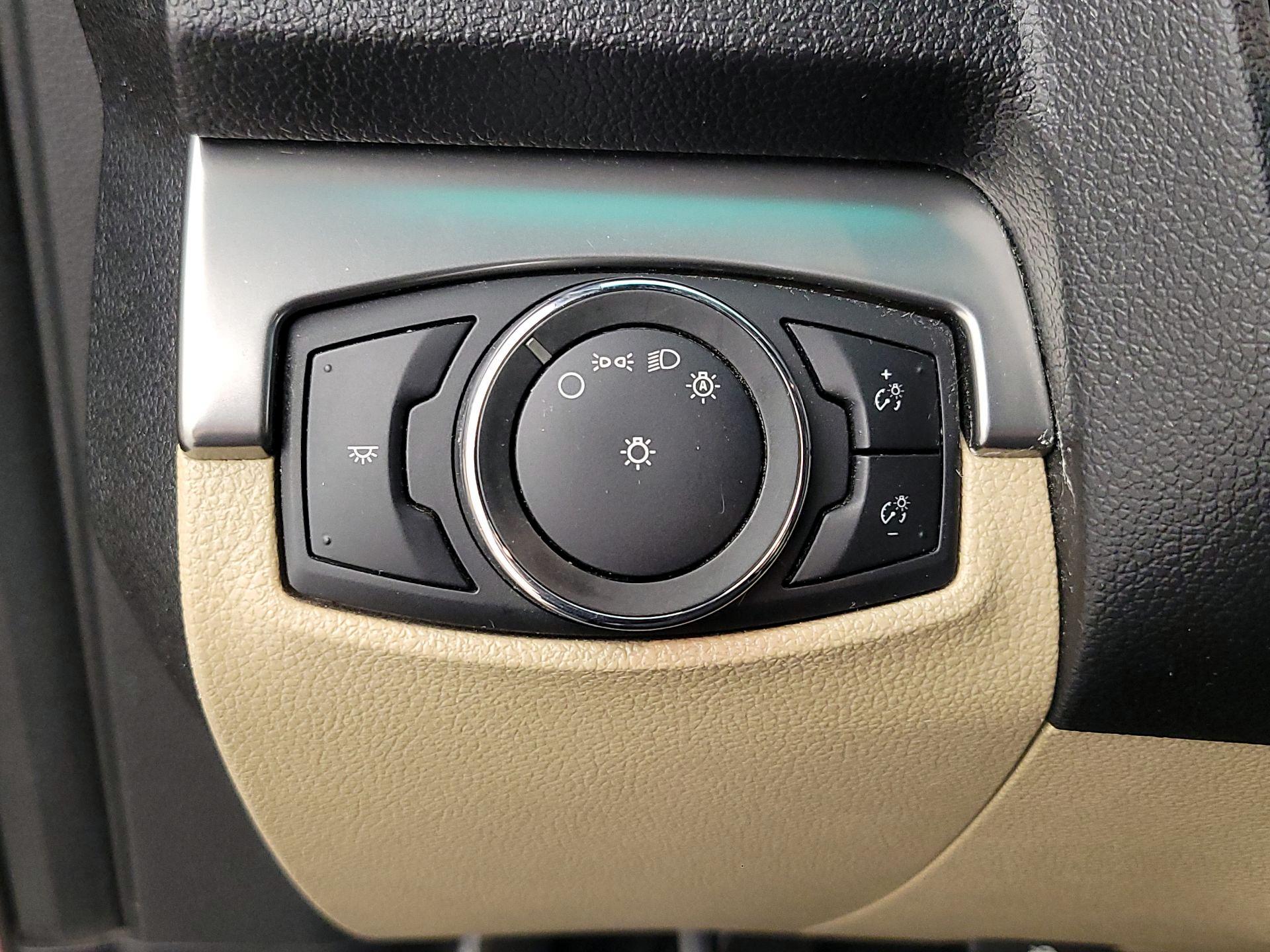 Thumbnail: 2016 Ford Explorer - 13