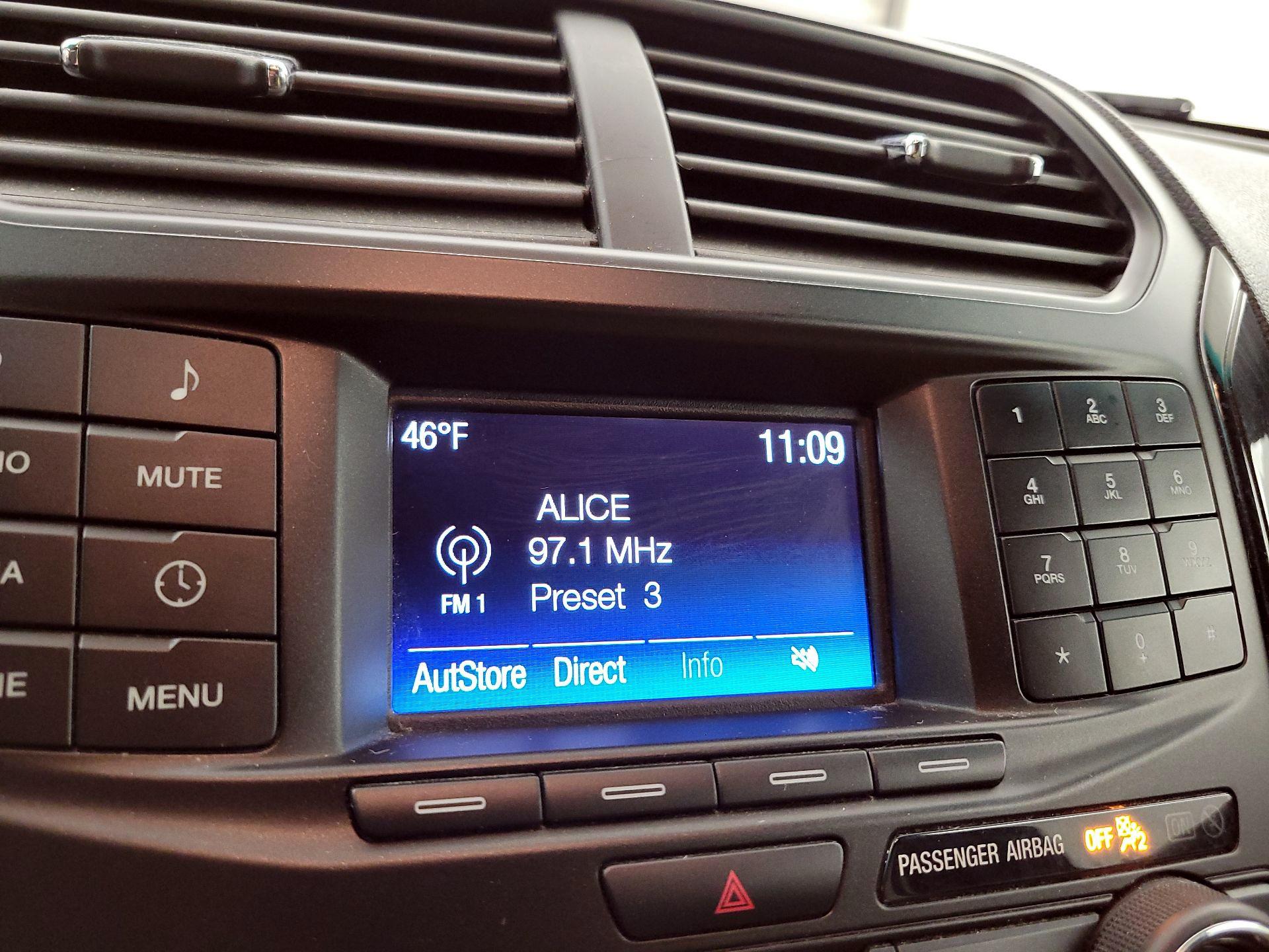 Thumbnail: 2016 Ford Explorer - 15