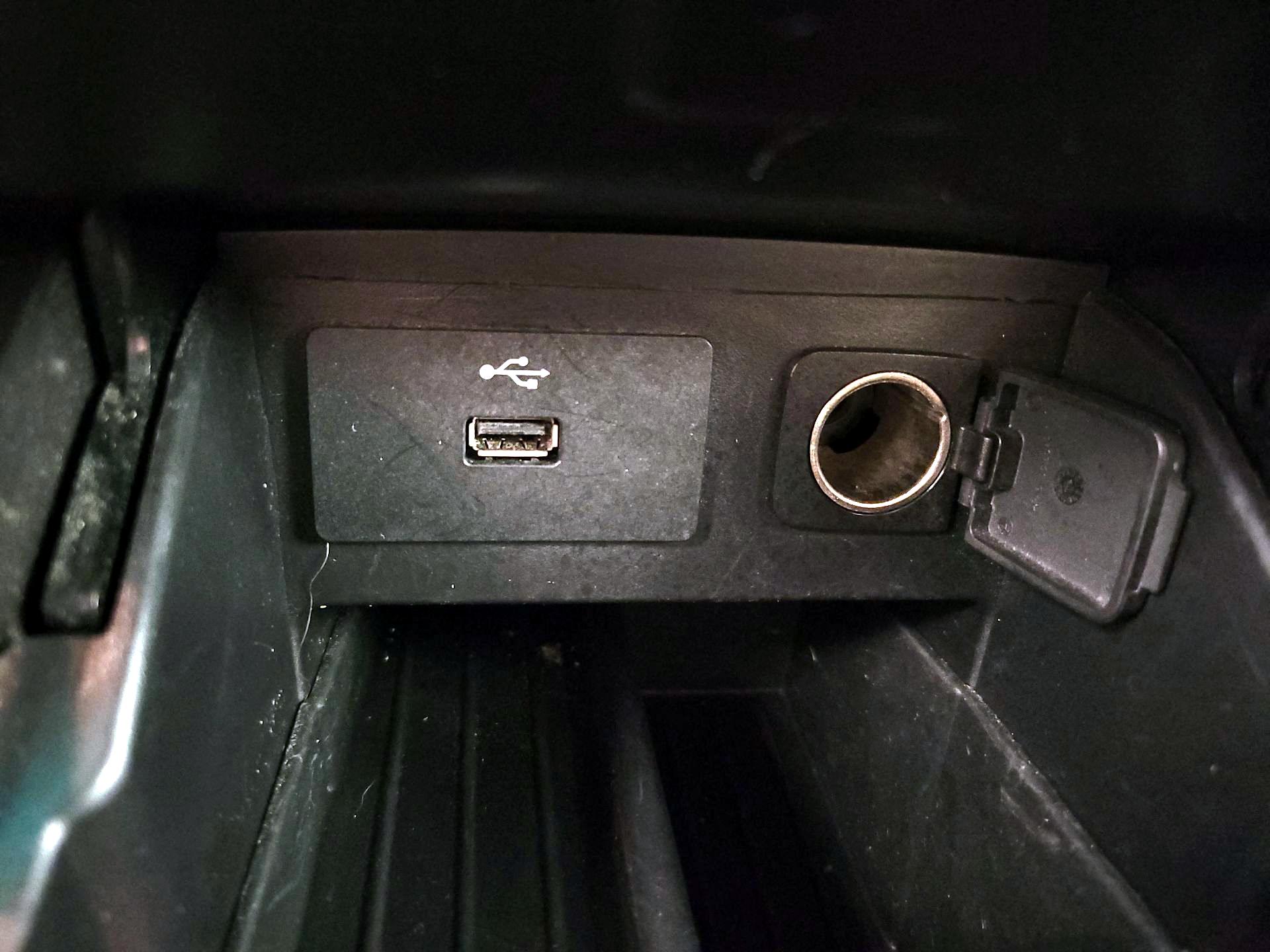 Thumbnail: 2016 Ford Explorer - 18