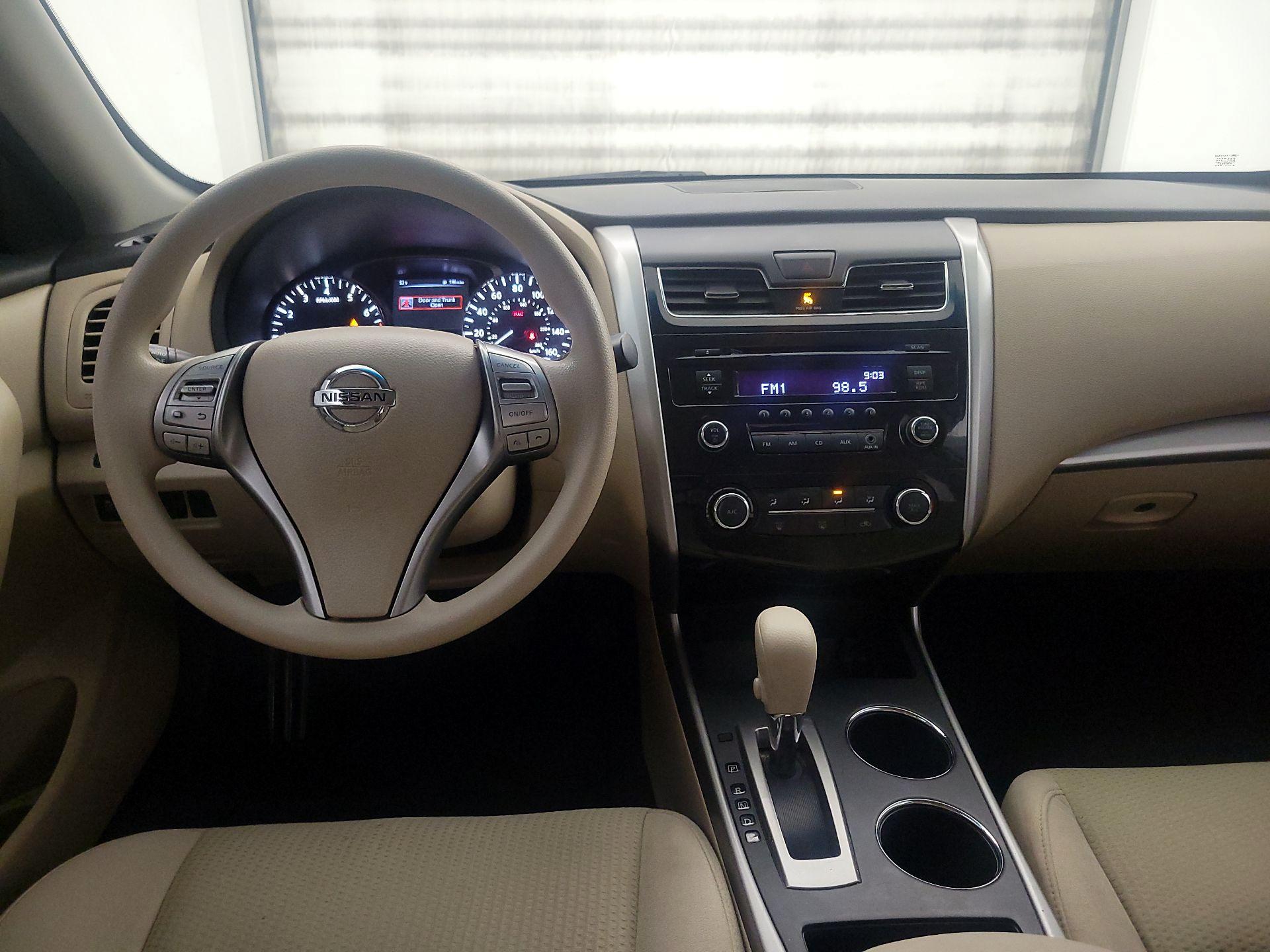 Thumbnail: 2015 Nissan Altima - 9