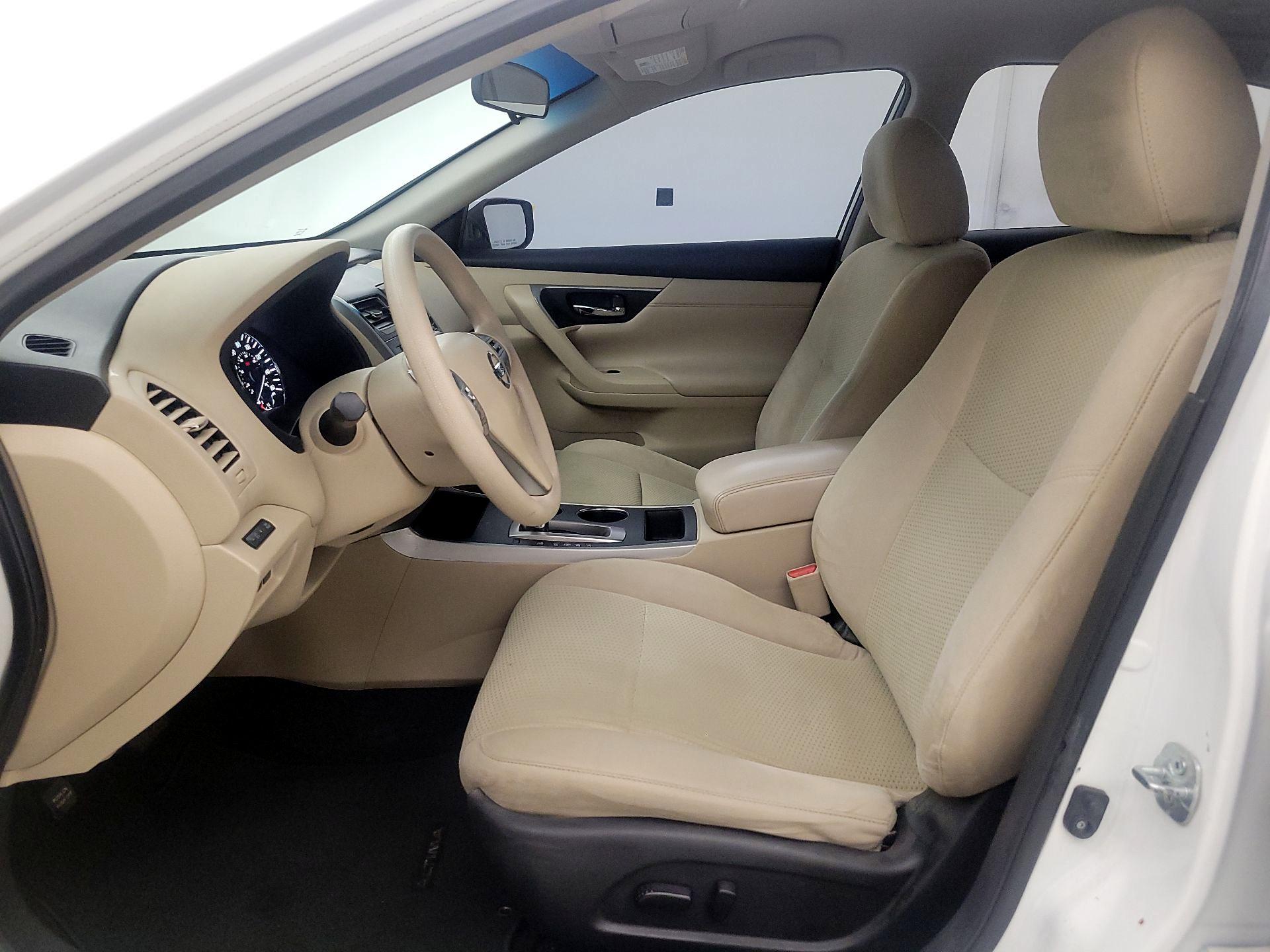 Thumbnail: 2015 Nissan Altima - 11