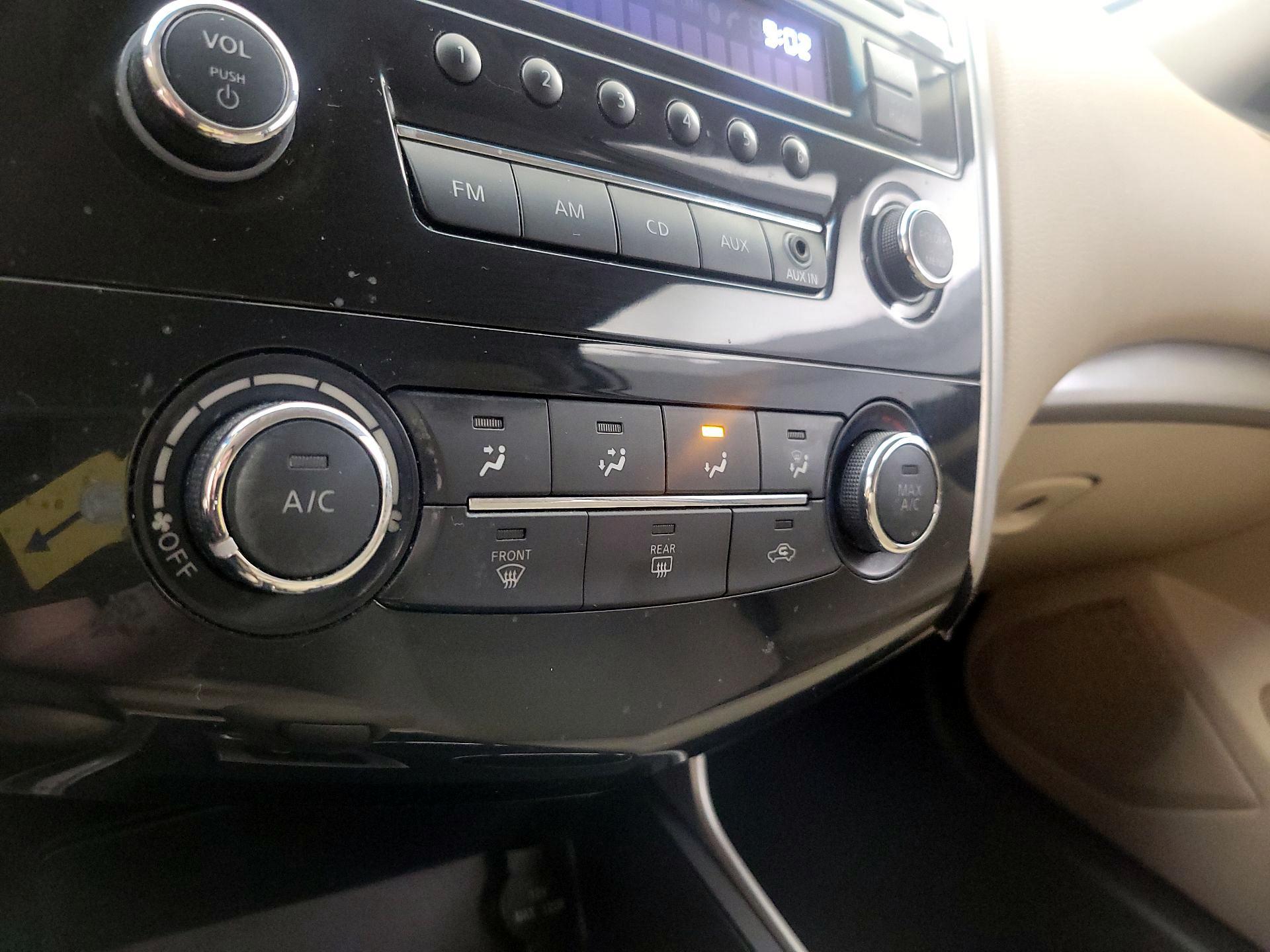 Thumbnail: 2015 Nissan Altima - 15