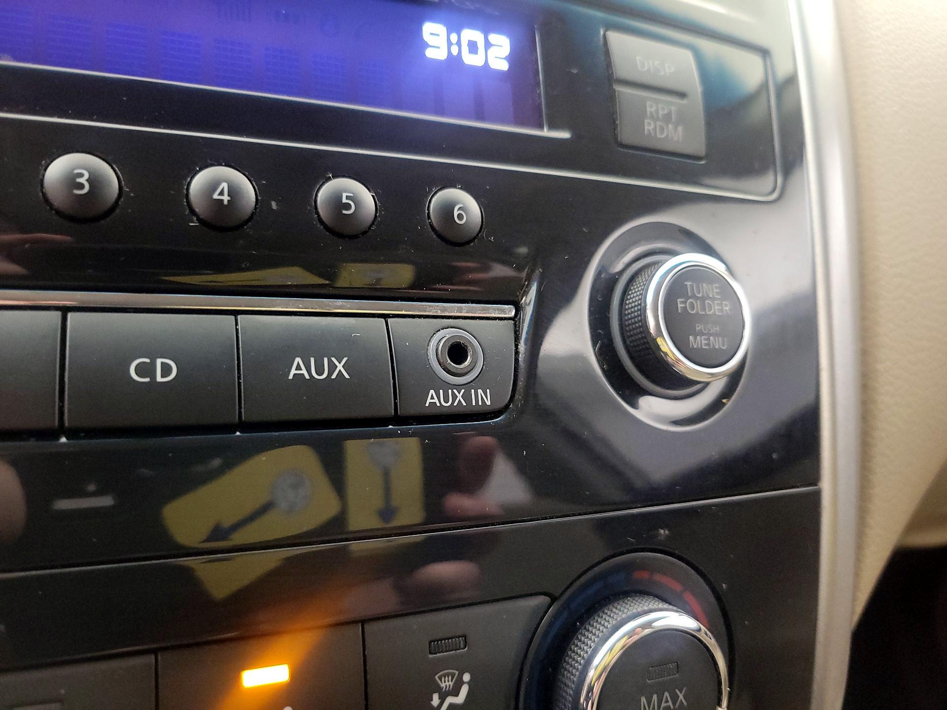 Thumbnail: 2015 Nissan Altima - 17