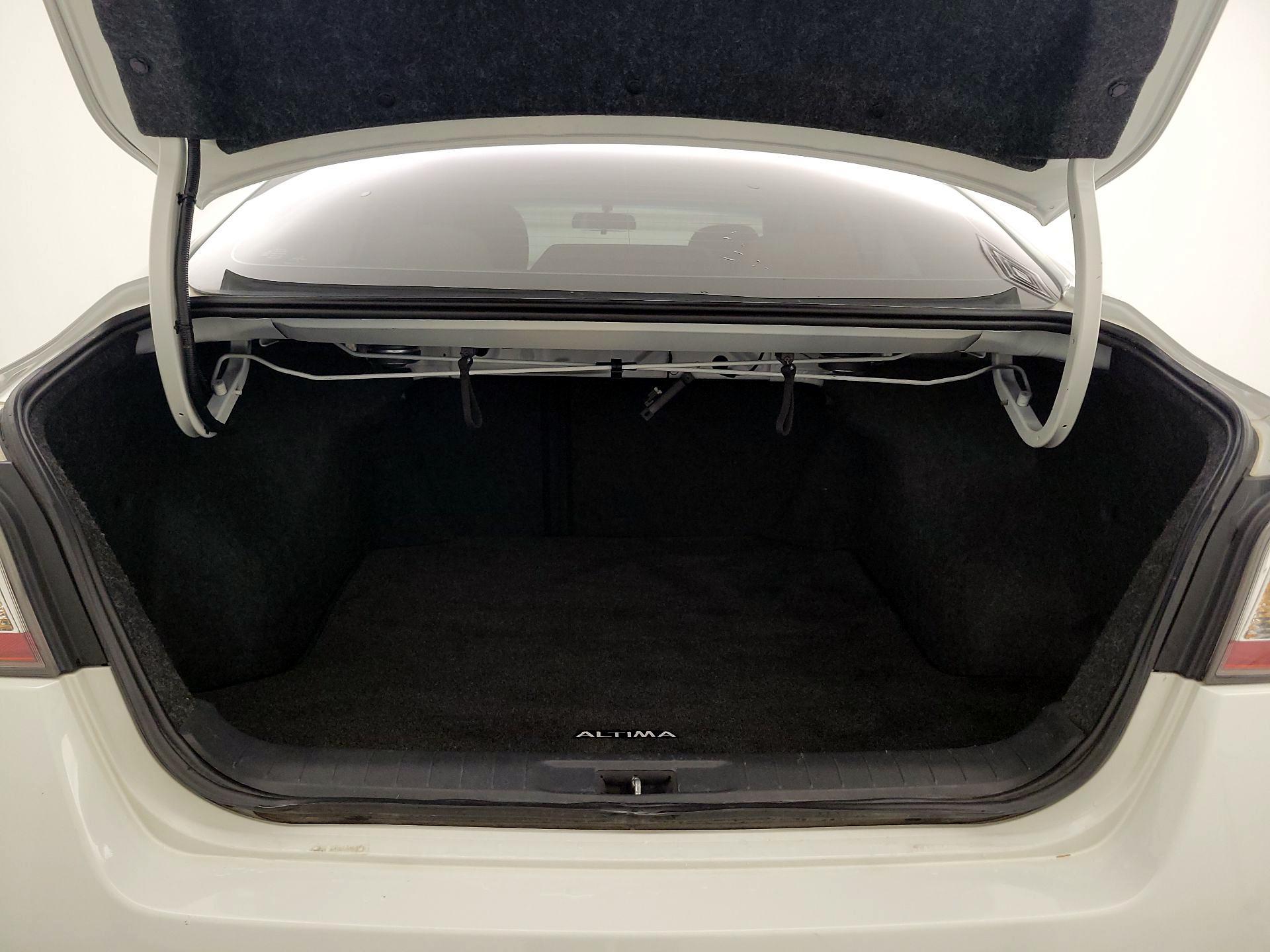 Thumbnail: 2015 Nissan Altima - 19