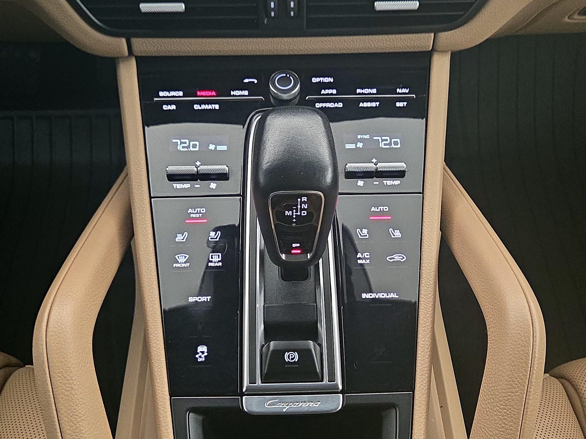 Thumbnail: 2020 Porsche Cayenne - 17