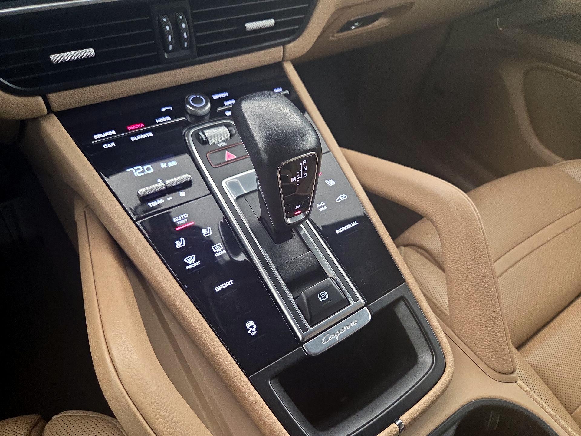 Thumbnail: 2020 Porsche Cayenne - 18