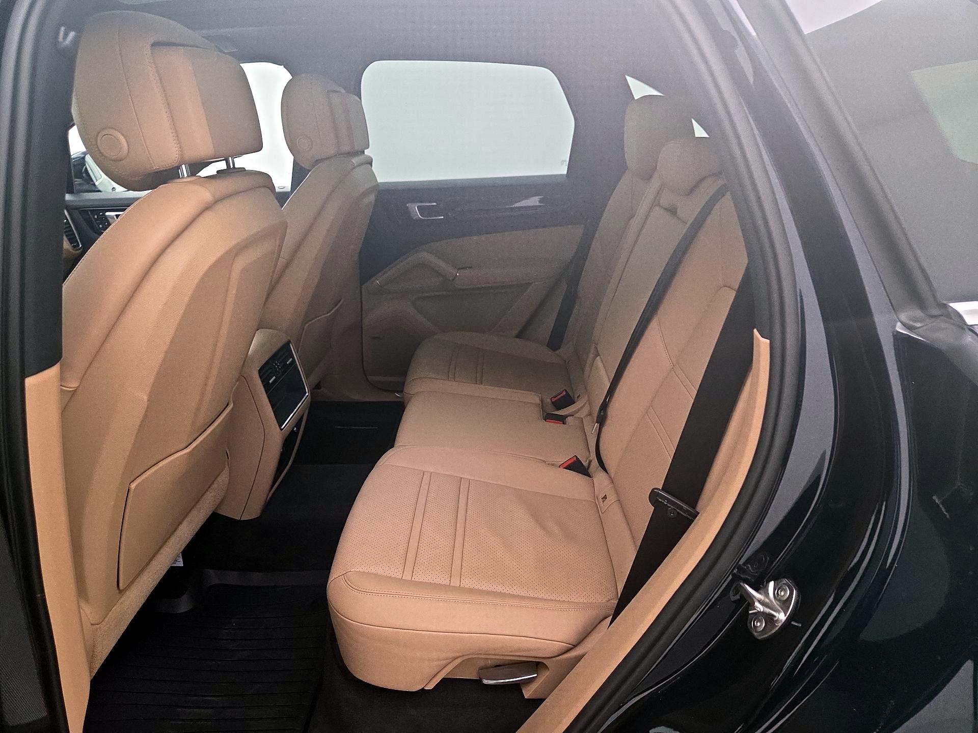 Thumbnail: 2020 Porsche Cayenne - 20