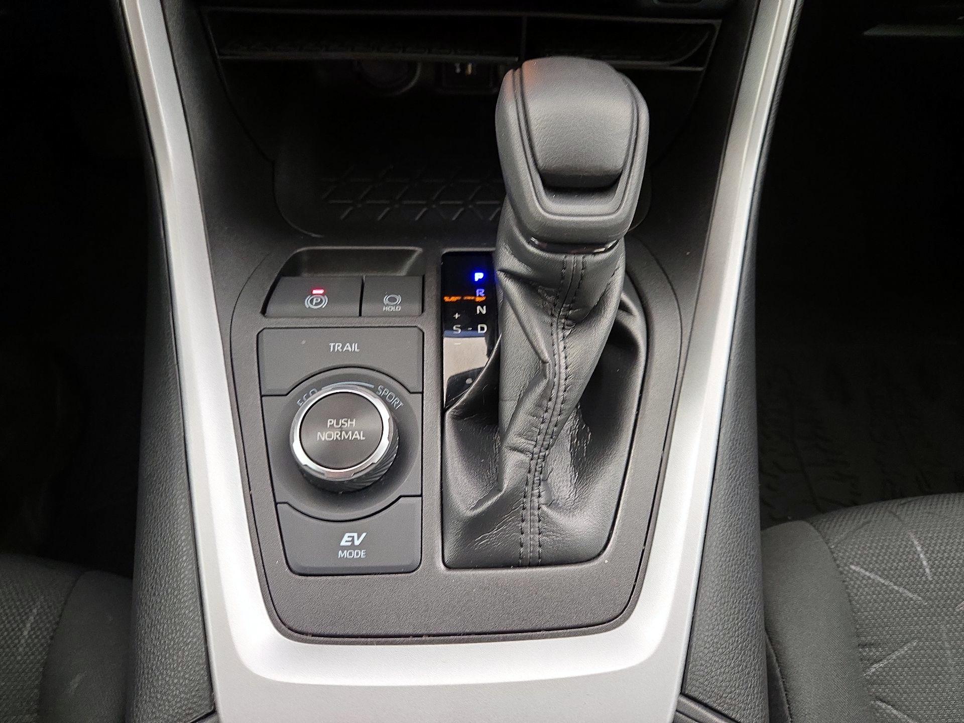 Thumbnail: 2023 Toyota RAV4 - 17