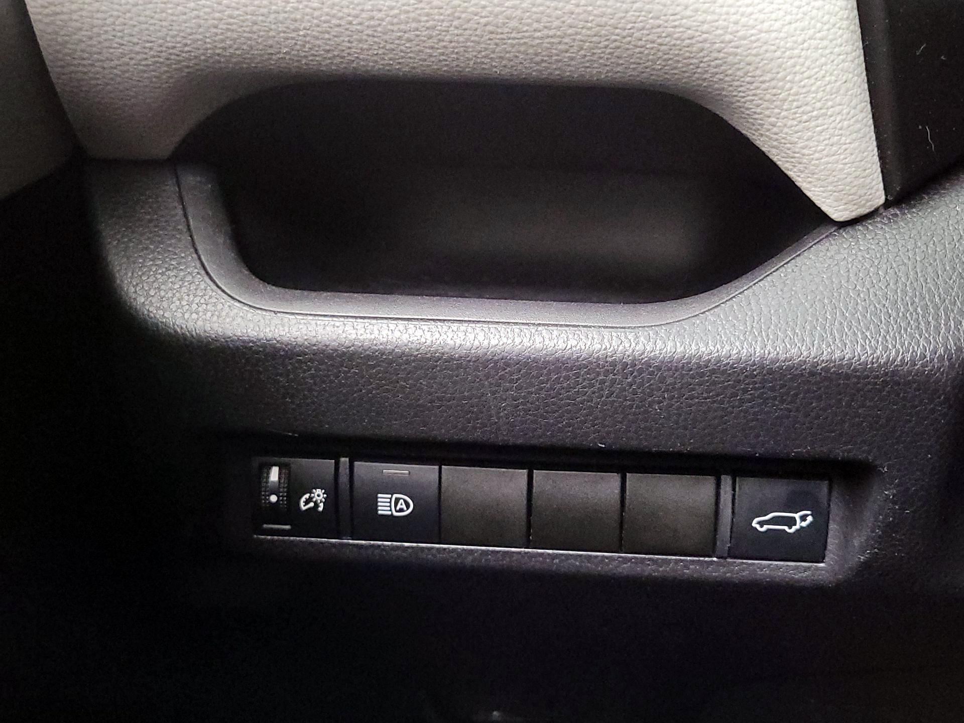 Thumbnail: 2019 Toyota RAV4 - 13