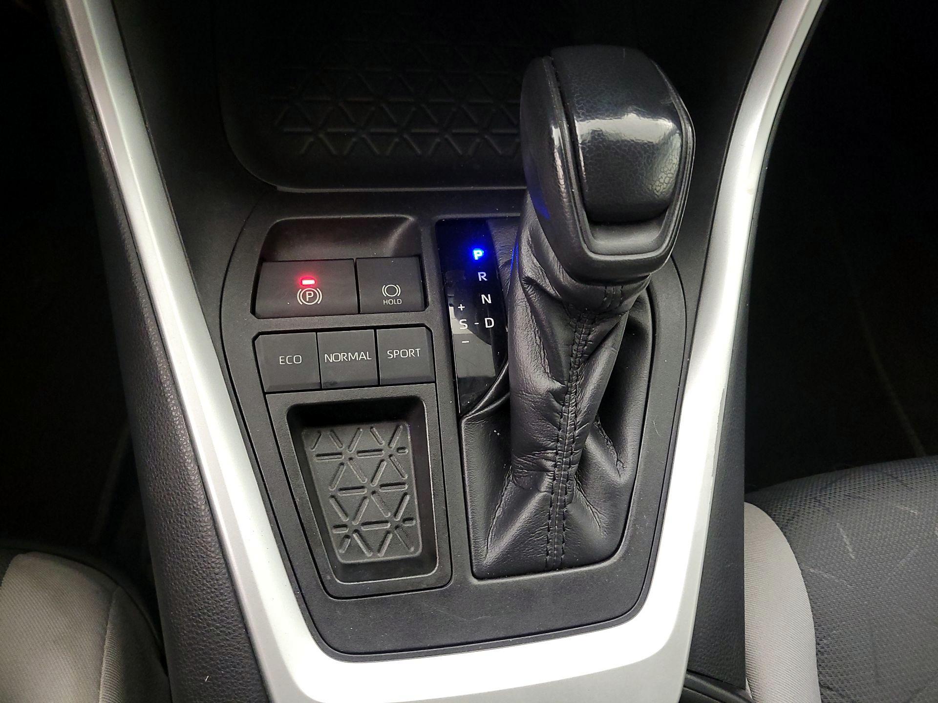 Thumbnail: 2019 Toyota RAV4 - 17