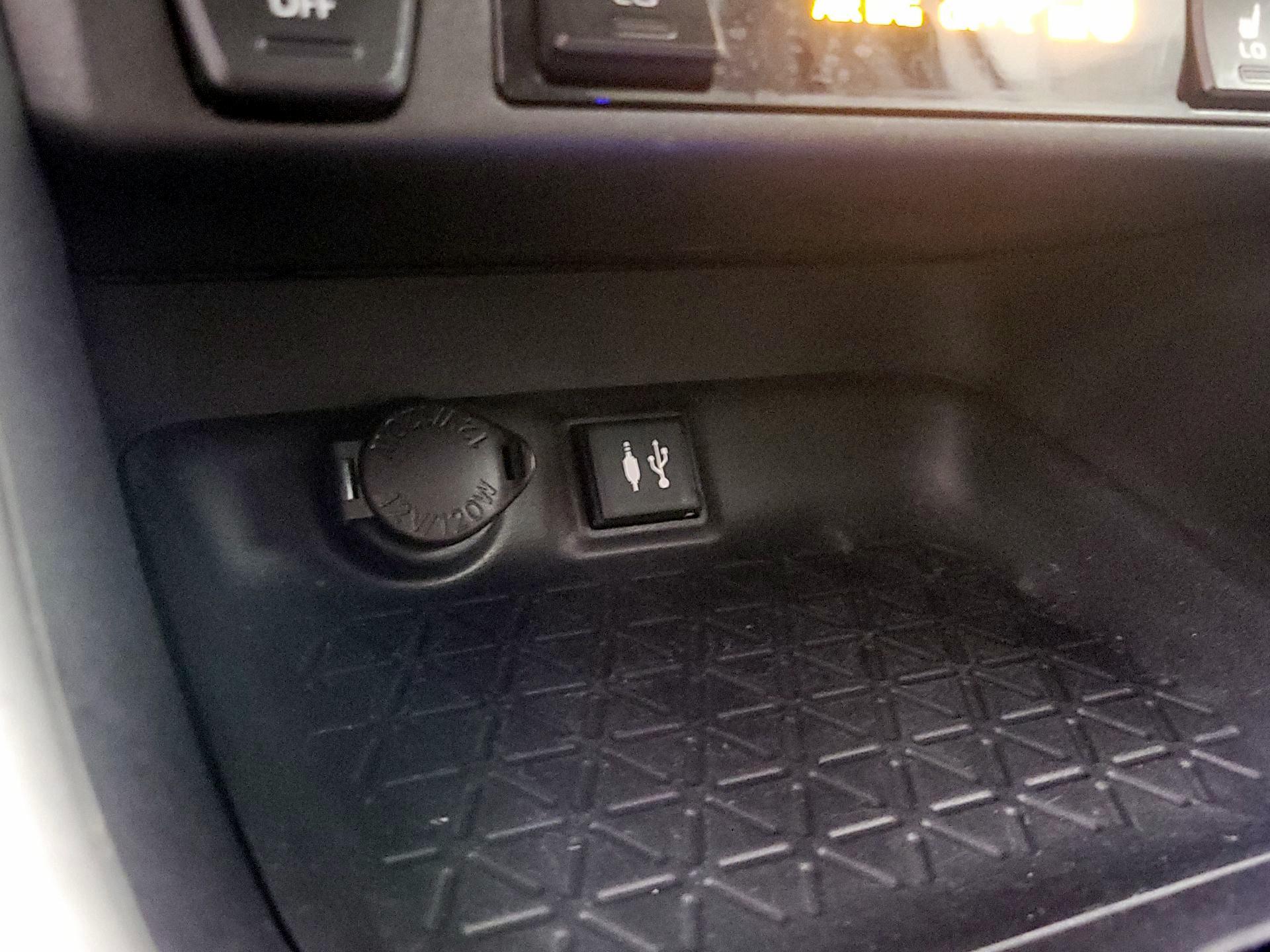 Thumbnail: 2019 Toyota RAV4 - 18