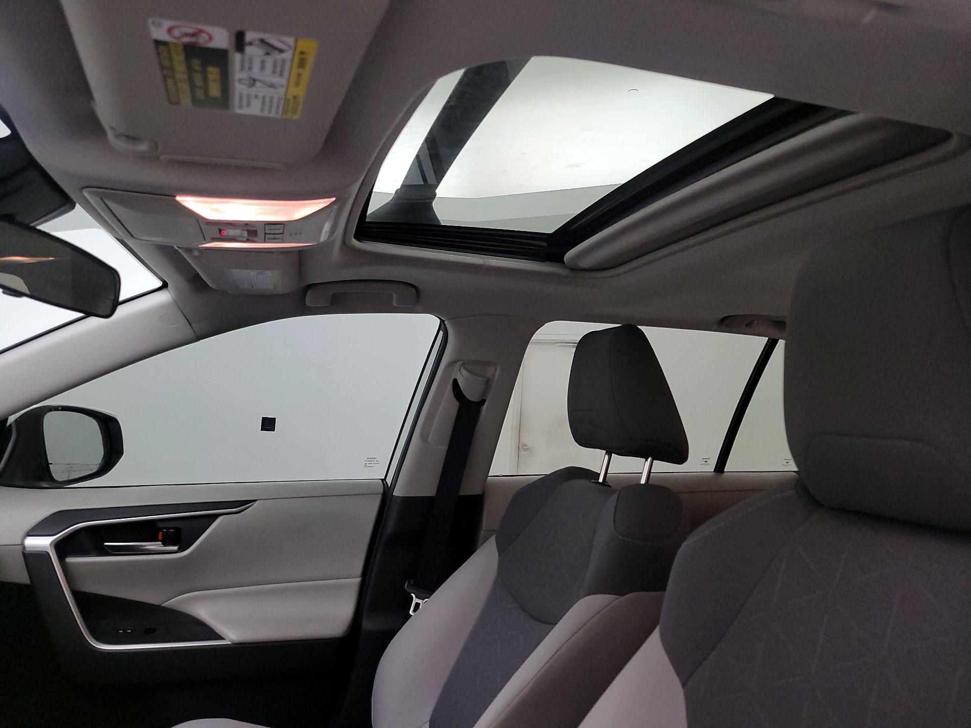 Thumbnail: 2019 Toyota RAV4 - 19