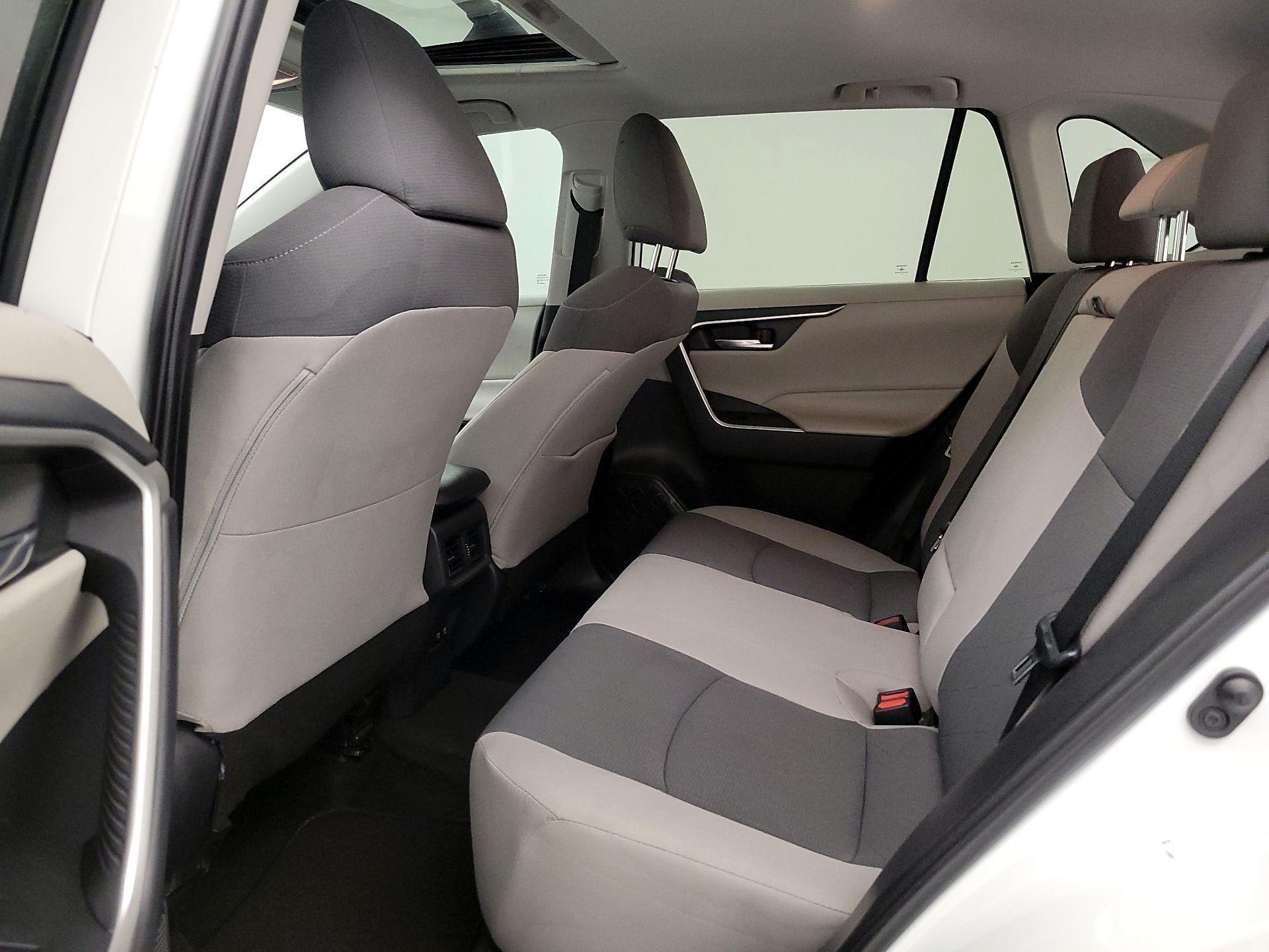 Thumbnail: 2019 Toyota RAV4 - 20