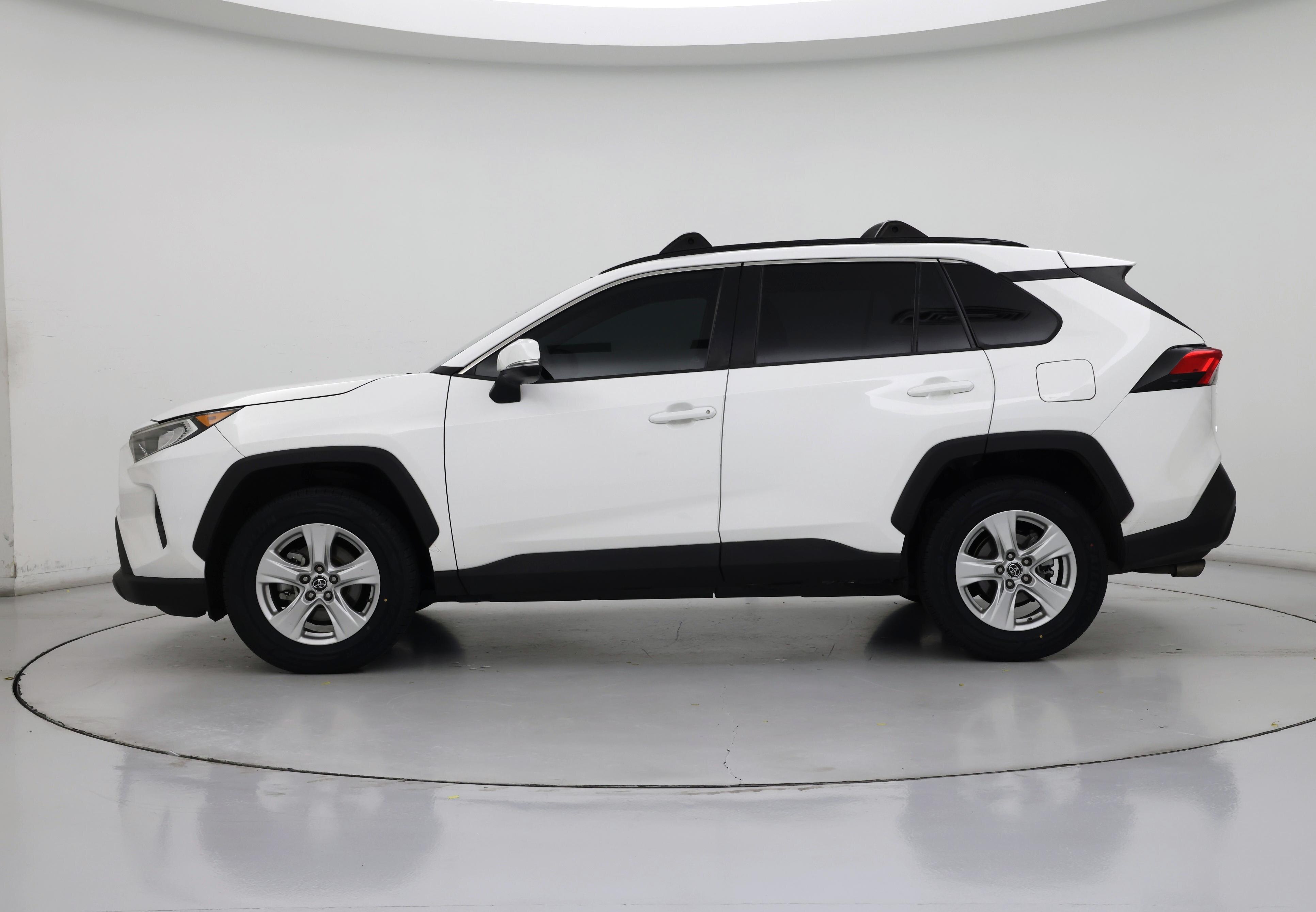 Thumbnail: 2019 Toyota RAV4 - 3