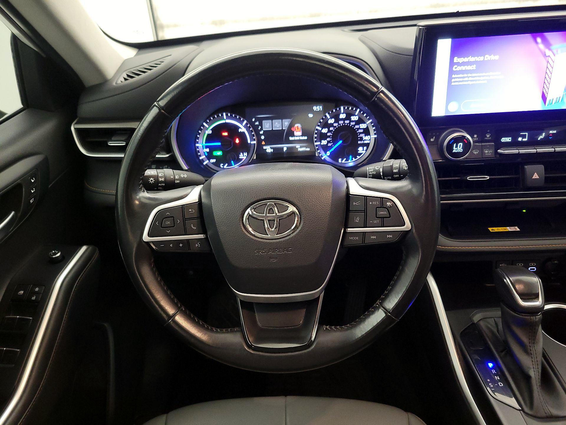 Thumbnail: 2023 Toyota Highlander - 10