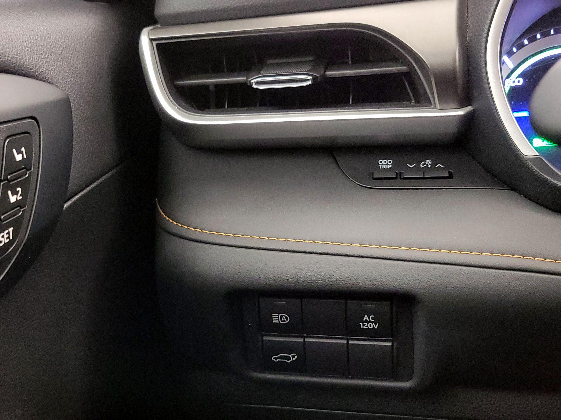 Thumbnail: 2023 Toyota Highlander - 13