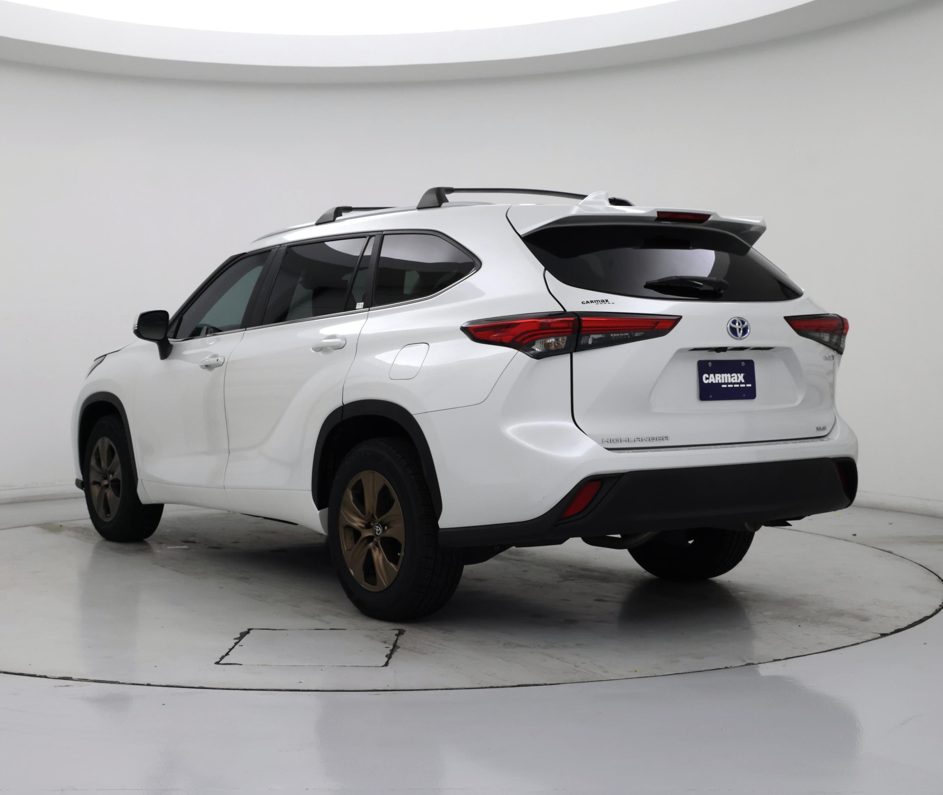 Thumbnail: 2023 Toyota Highlander - 2